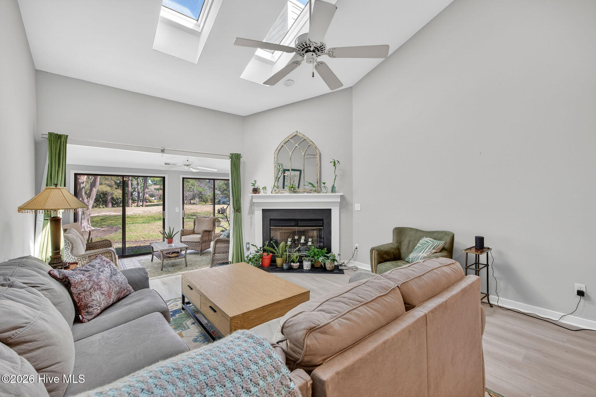 100563726 | Photo 12