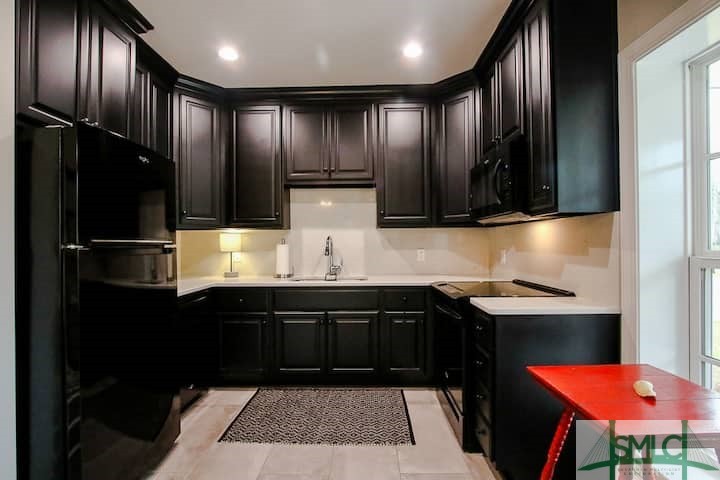 Full Kitchen with refrigerator, stove, dishwasher & microwave