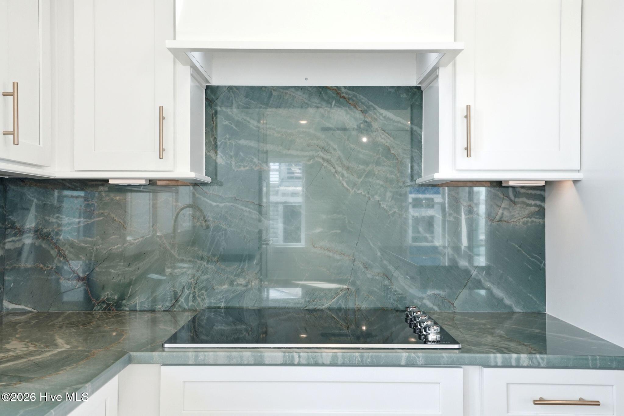 100561284 | Photo 46