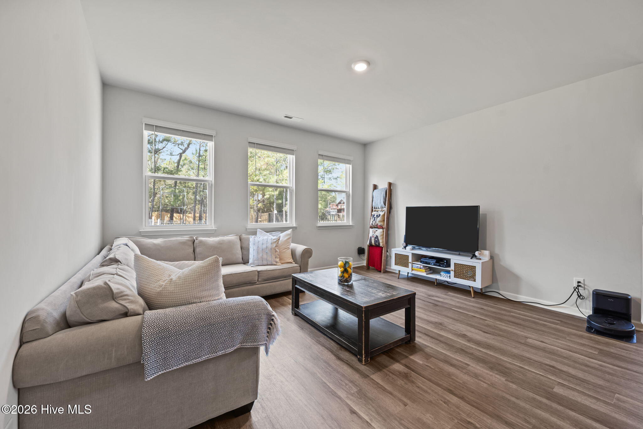 100564273 | Photo 14