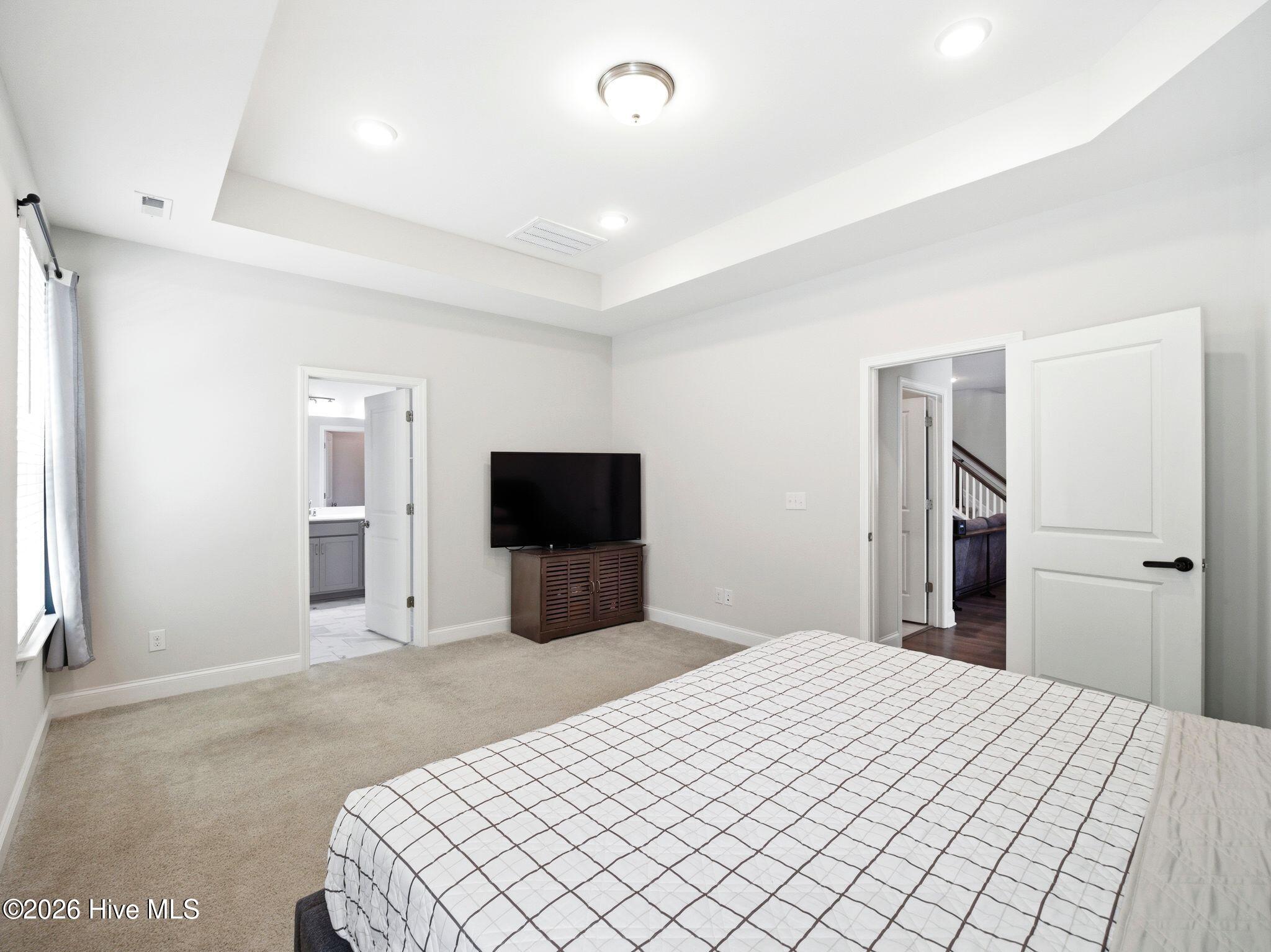 100569792 | Photo 28