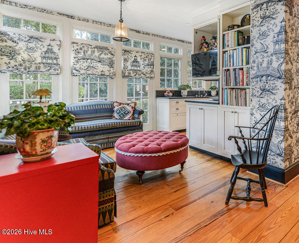 Surrounded by chinoiserie toile wallpaper, the breakfast sitting area brings charm and intimacy to the kitchen’s gathering spaces.