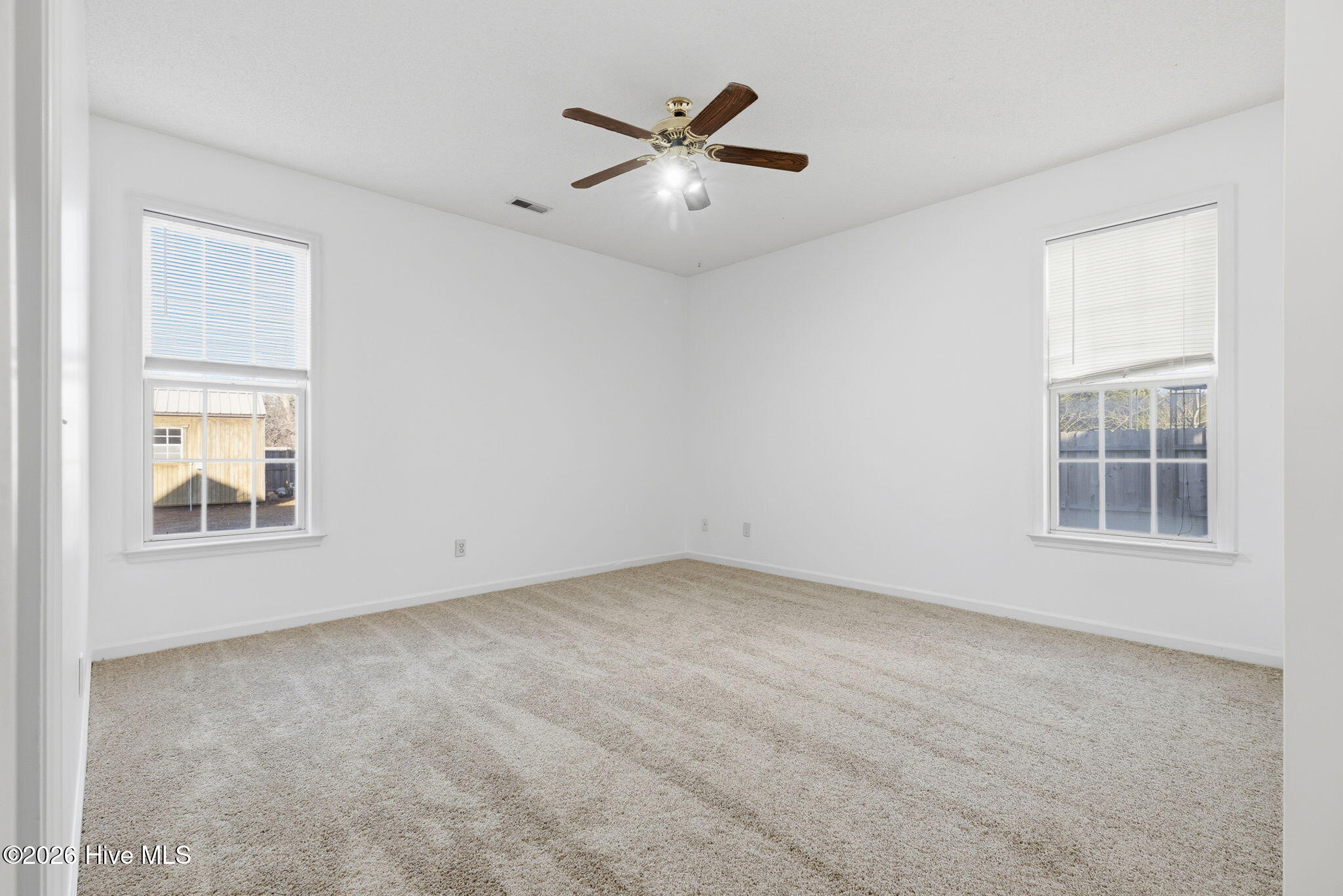 100548117 | Photo 32