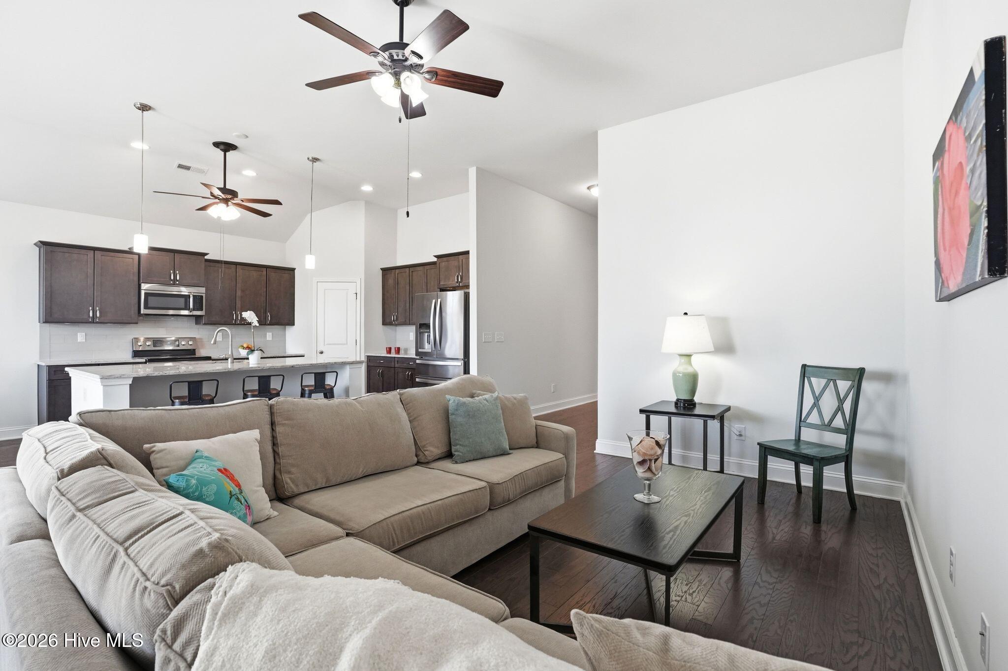 100560462 | Photo 18