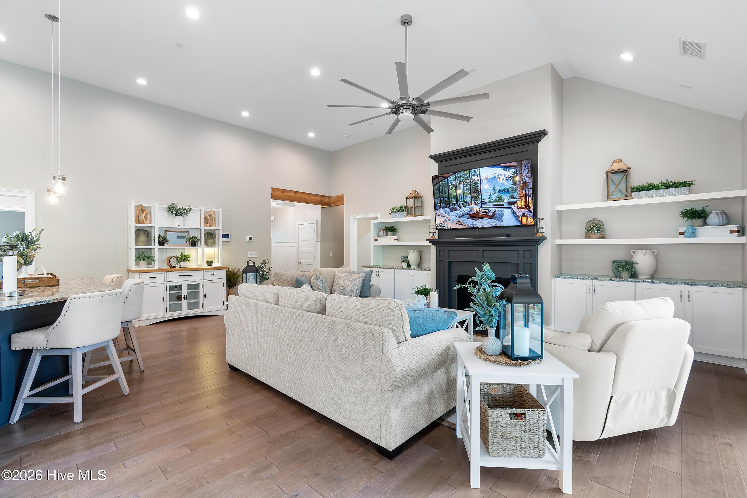 100565384 | Photo 11