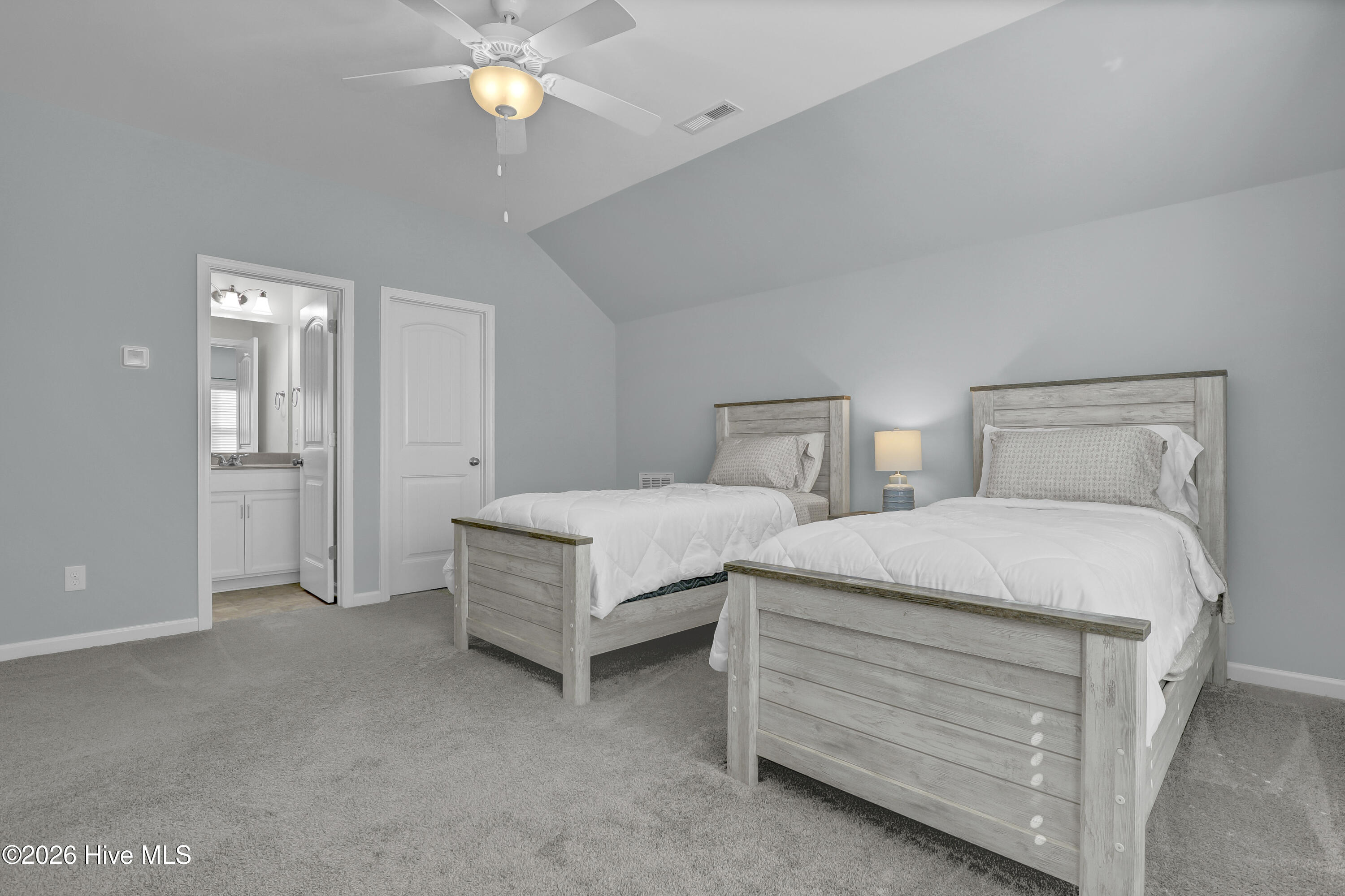 100567607 | Photo 22