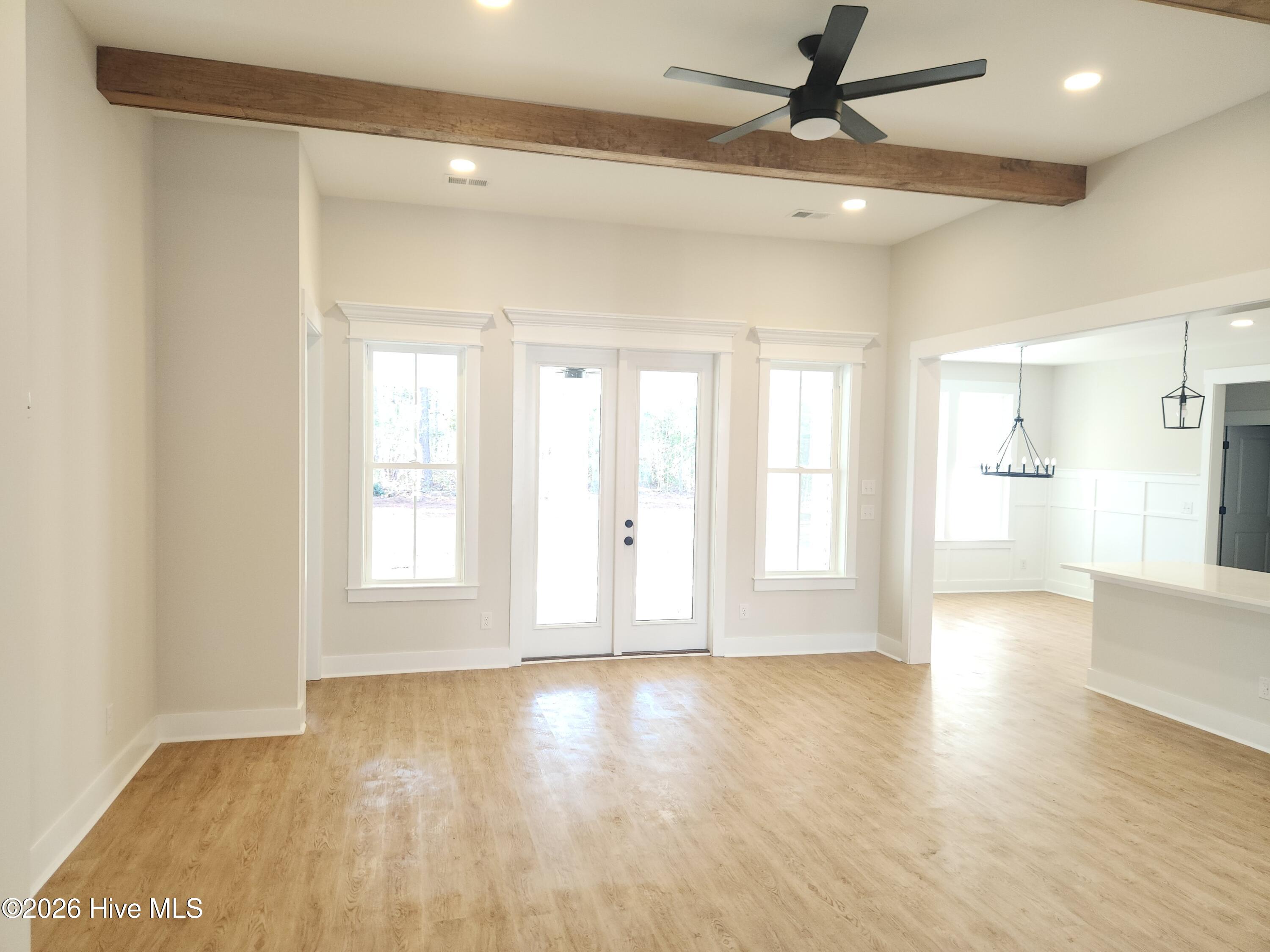 100559285 | Photo 14