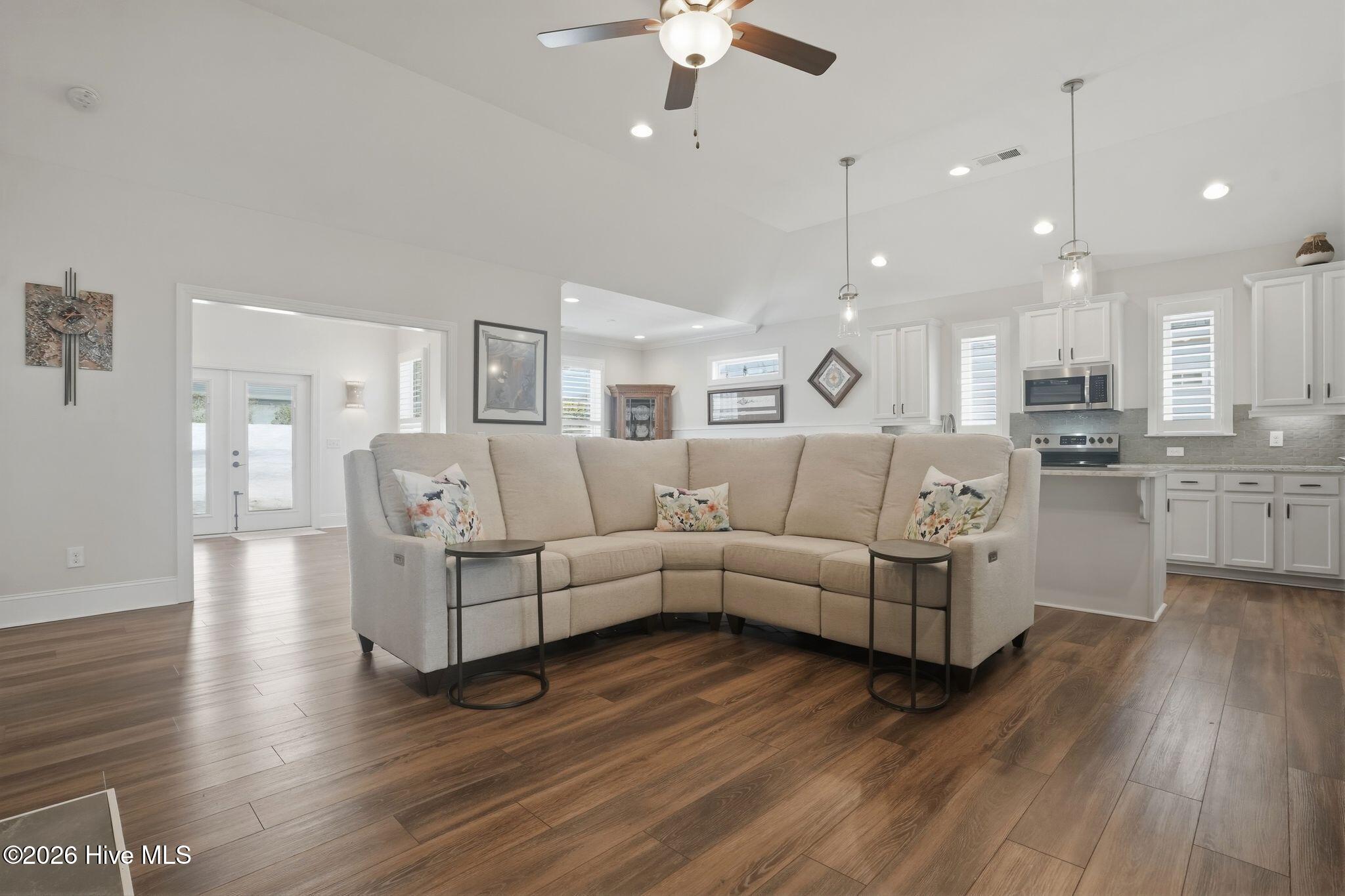 100559439 | Photo 19