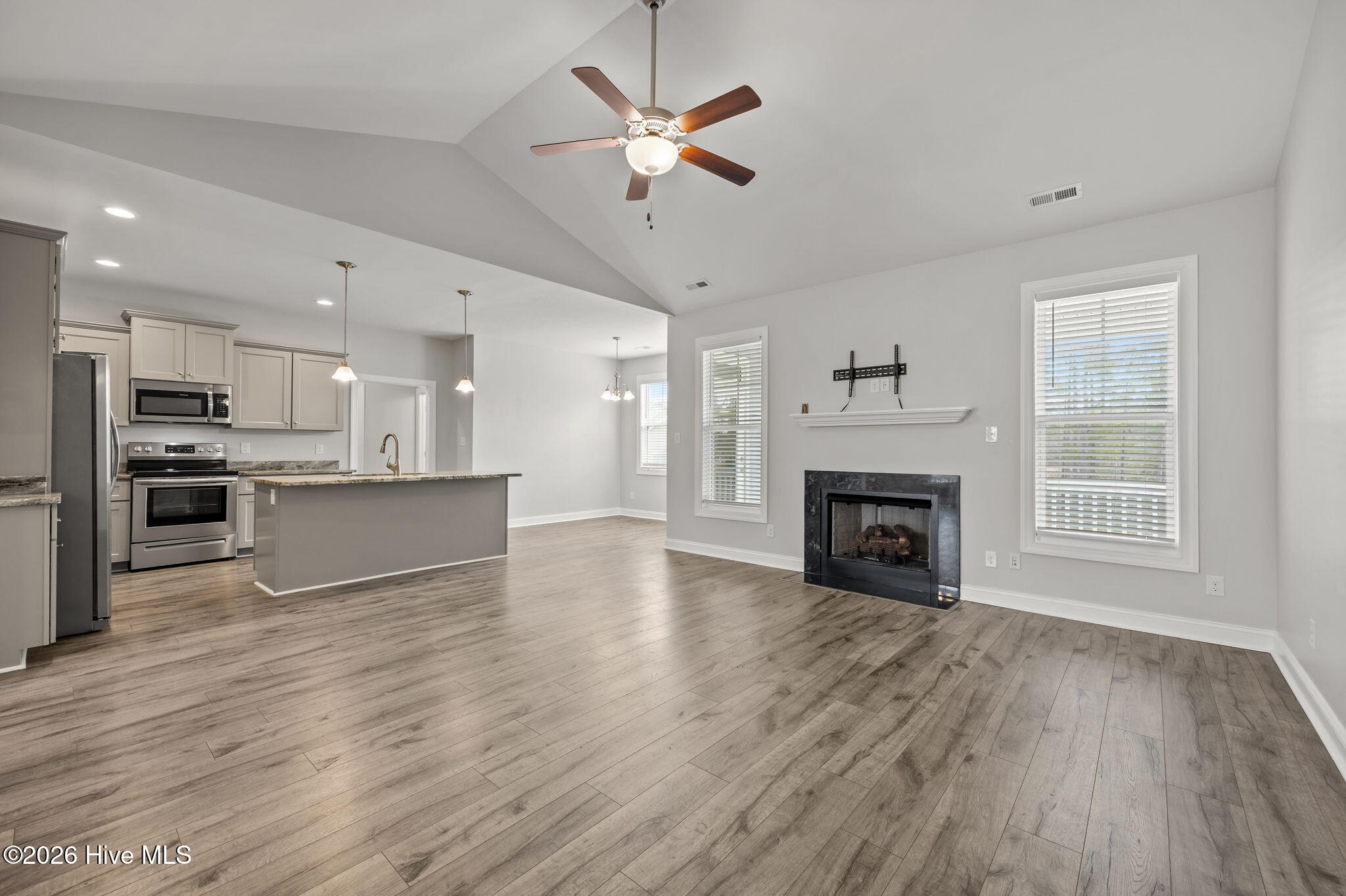 100559560 | Photo 21