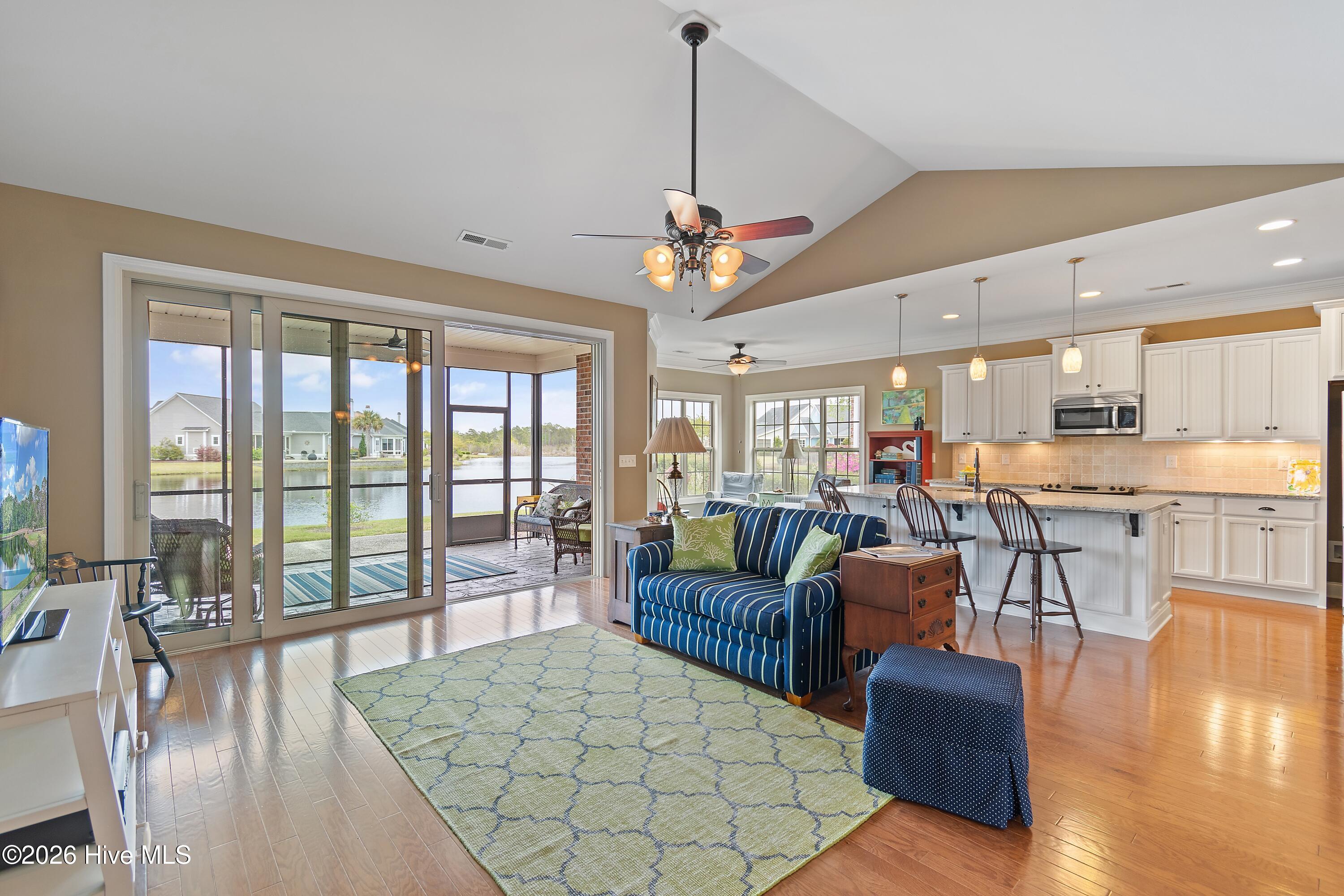 100565695 | Photo 10