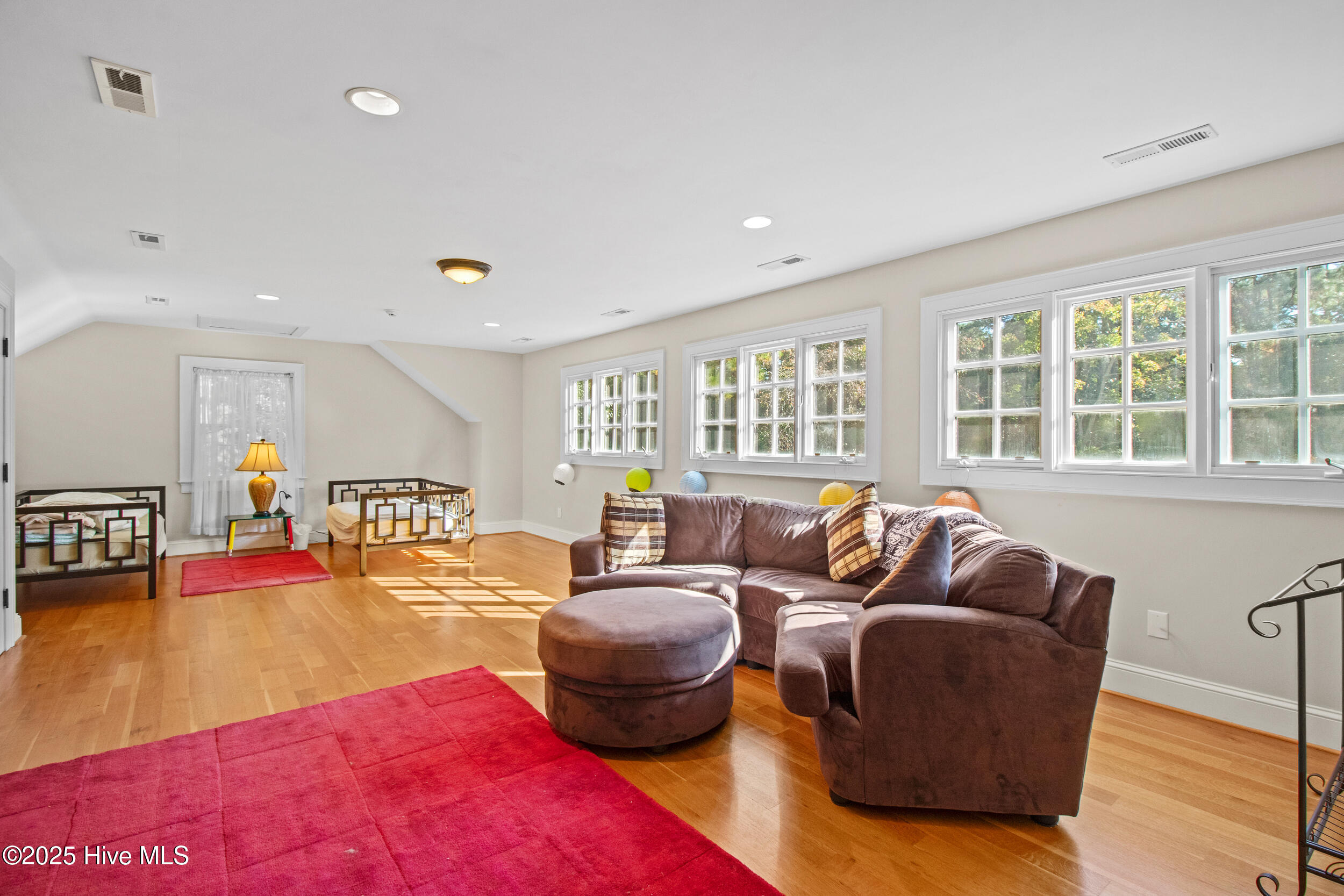 100540222 | Photo 45