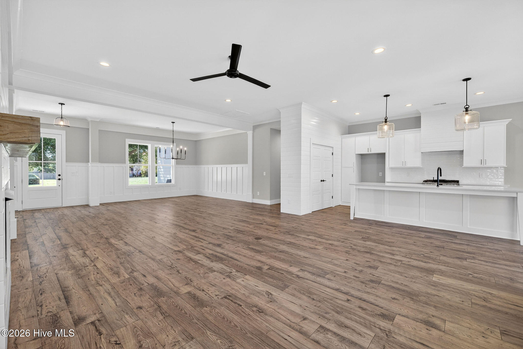 100560917 | Photo 15