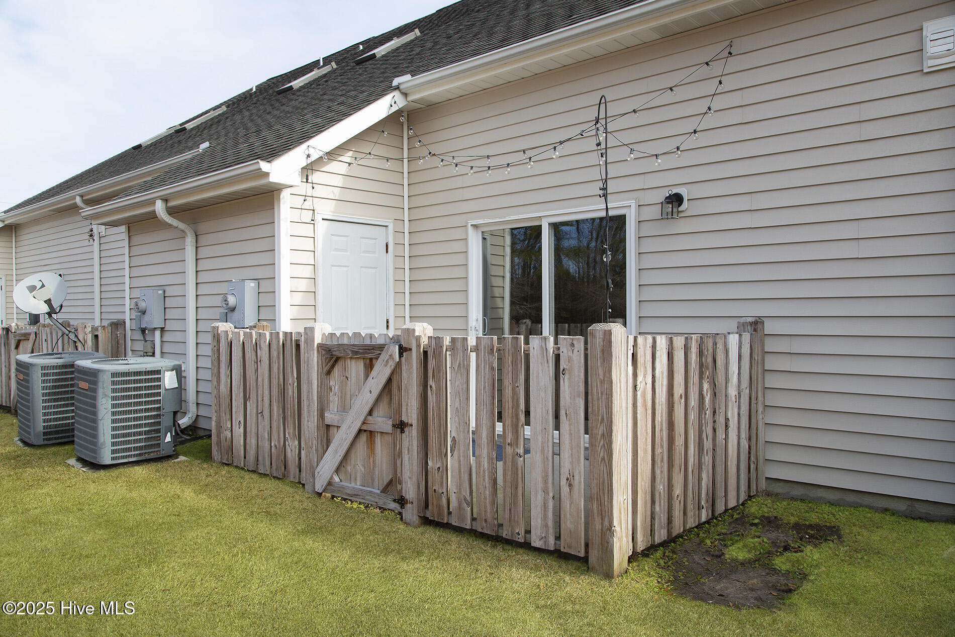 100526047 | Photo 33