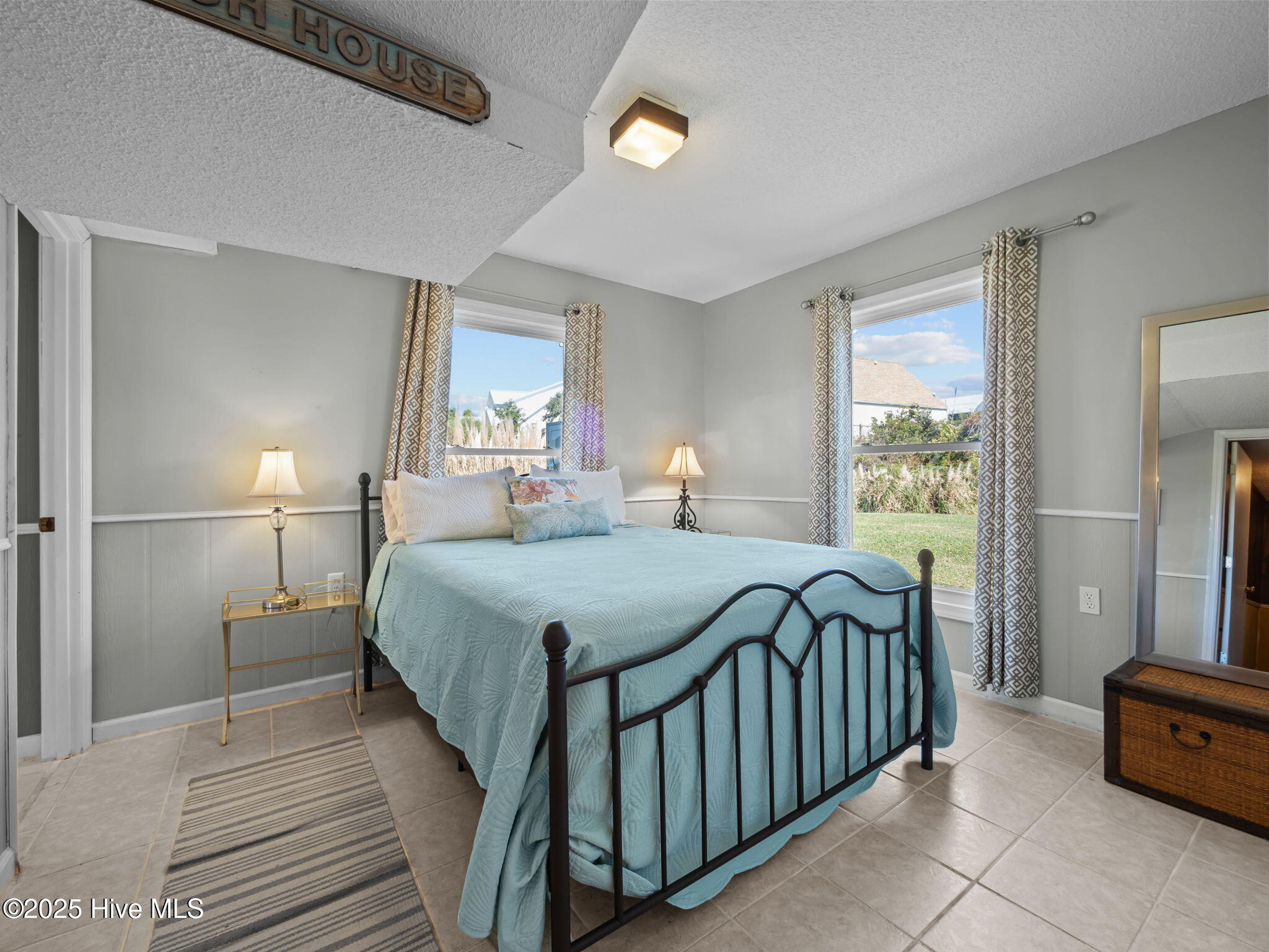 100537997 | Photo 38