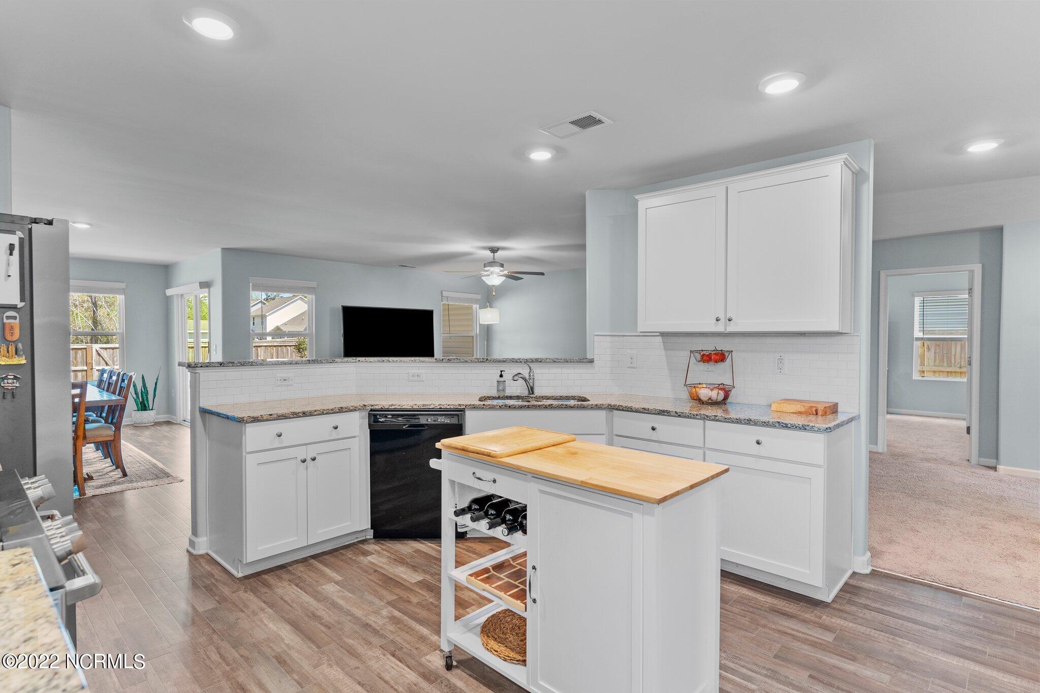 100560582 | Photo 10