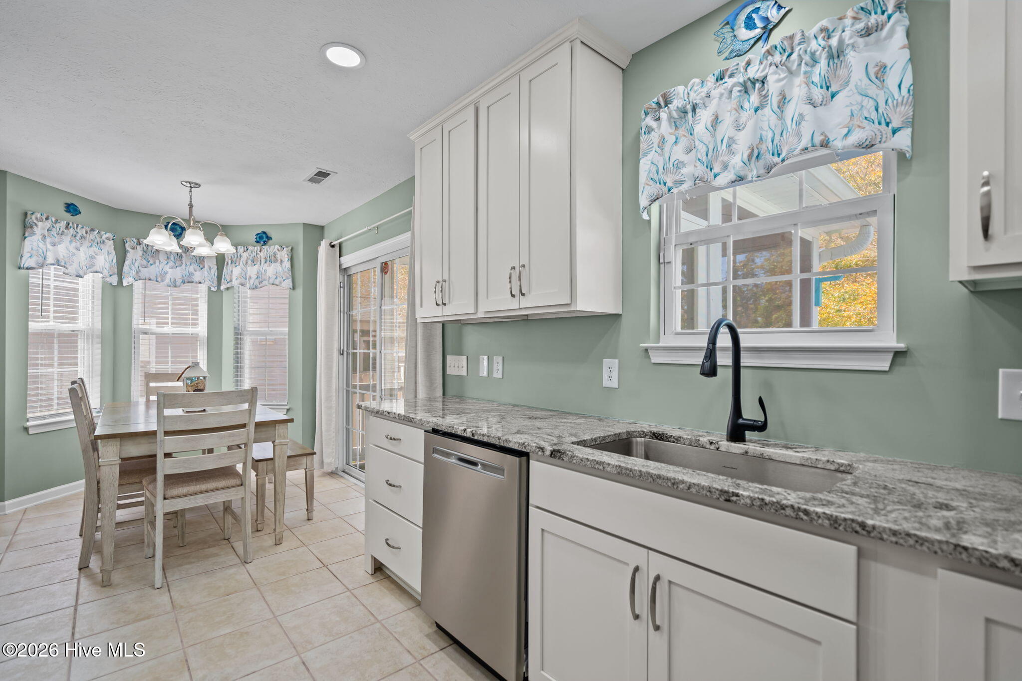 100564020 | Photo 15