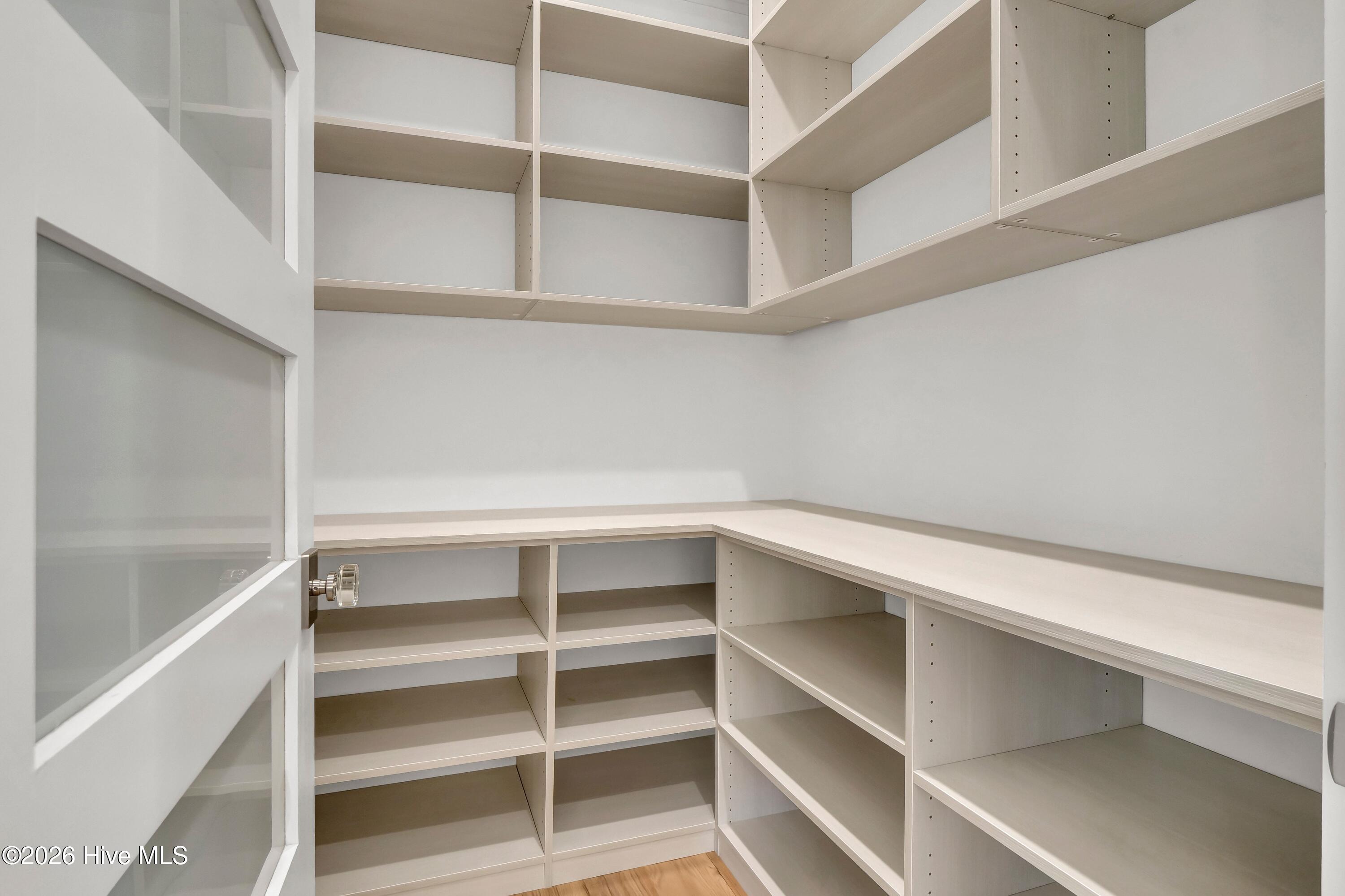 100553648 | Photo 68