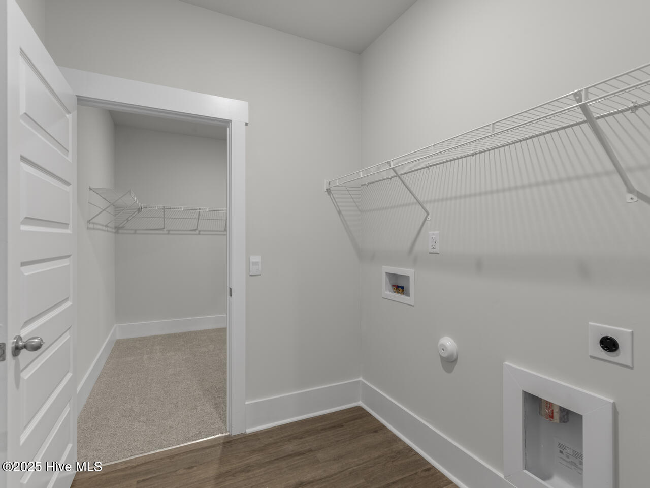 100566279 | Photo 28