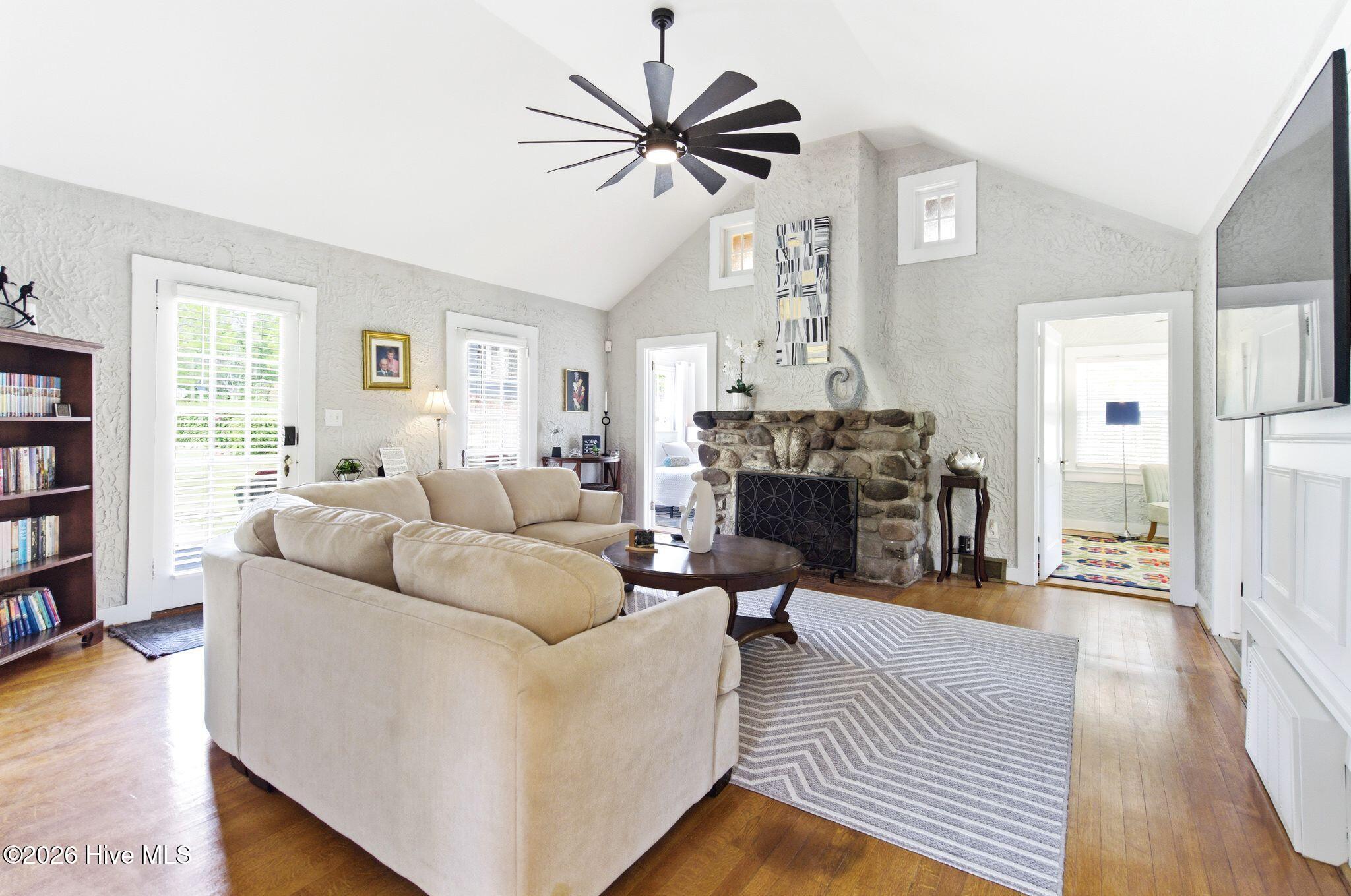 100565757 | Photo 11