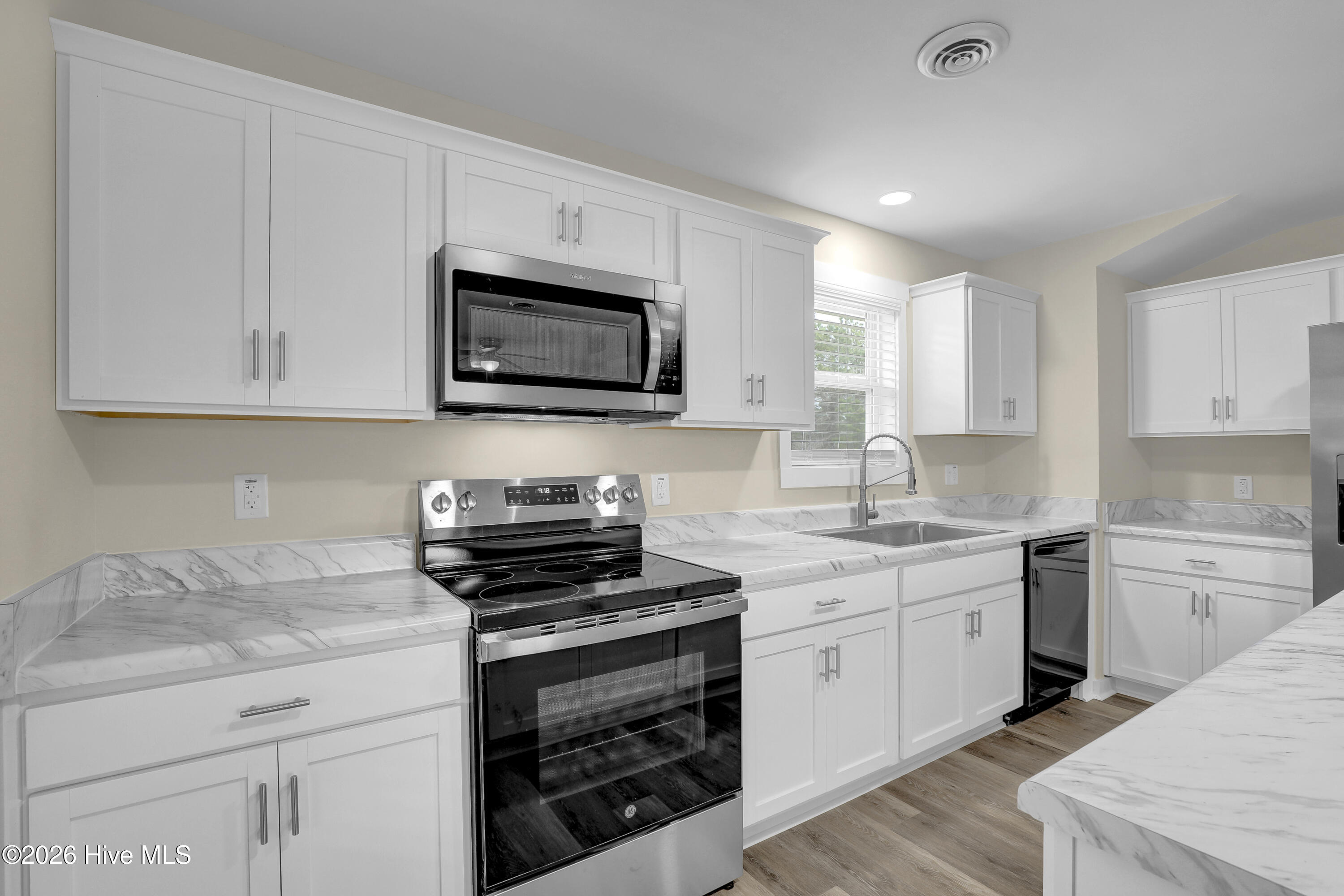 100564662 | Photo 10