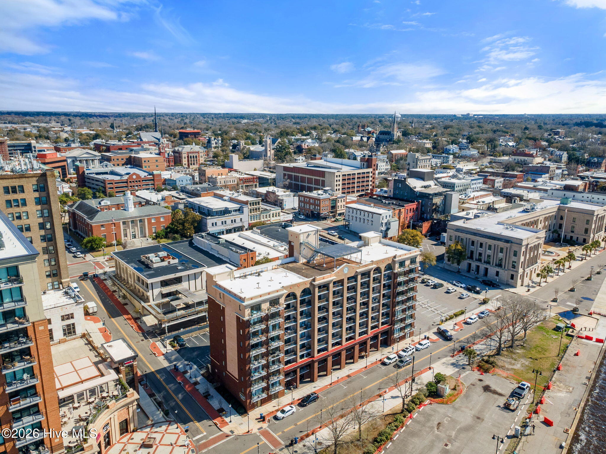 100557626 | Photo 30