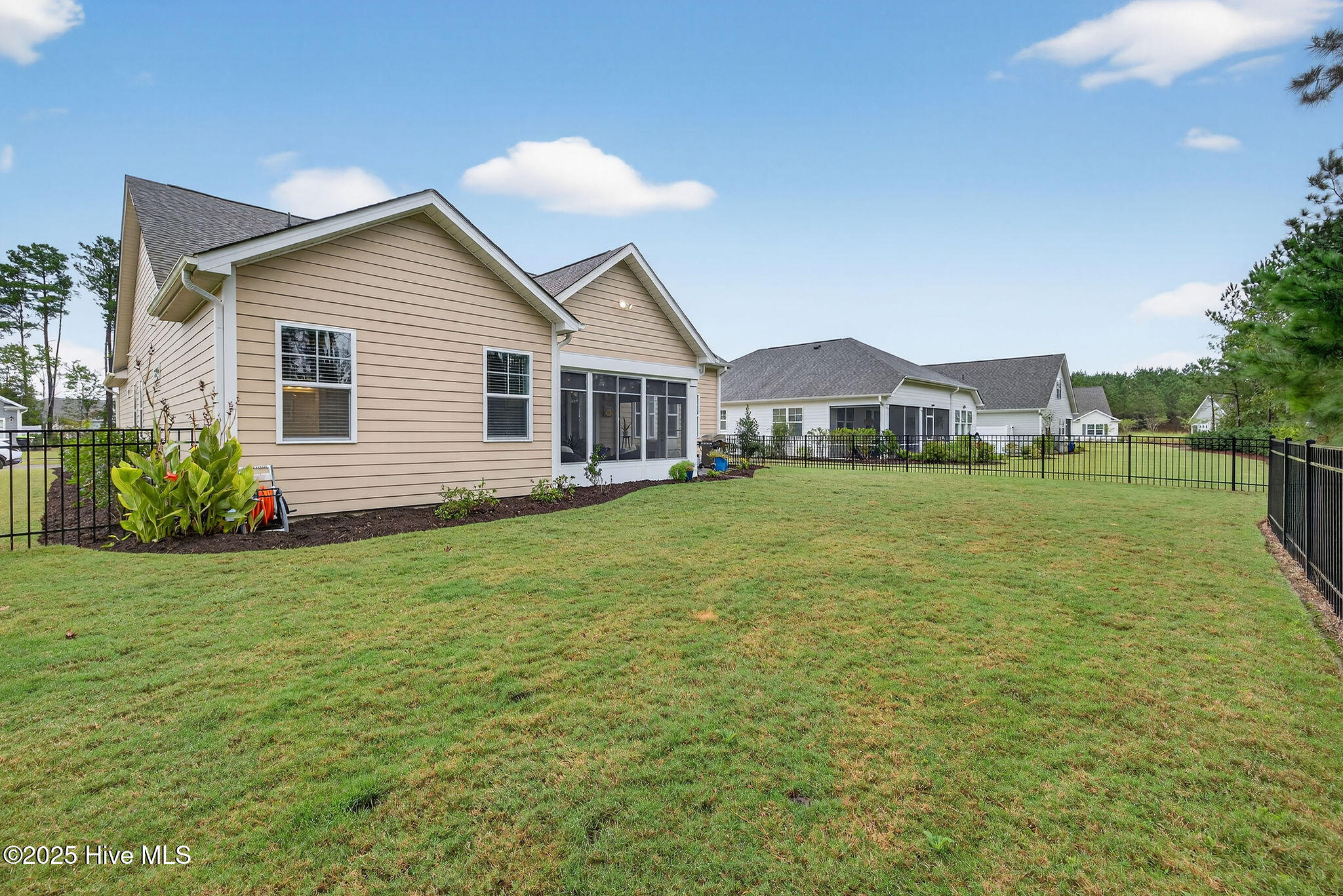 100537868 | Photo 26