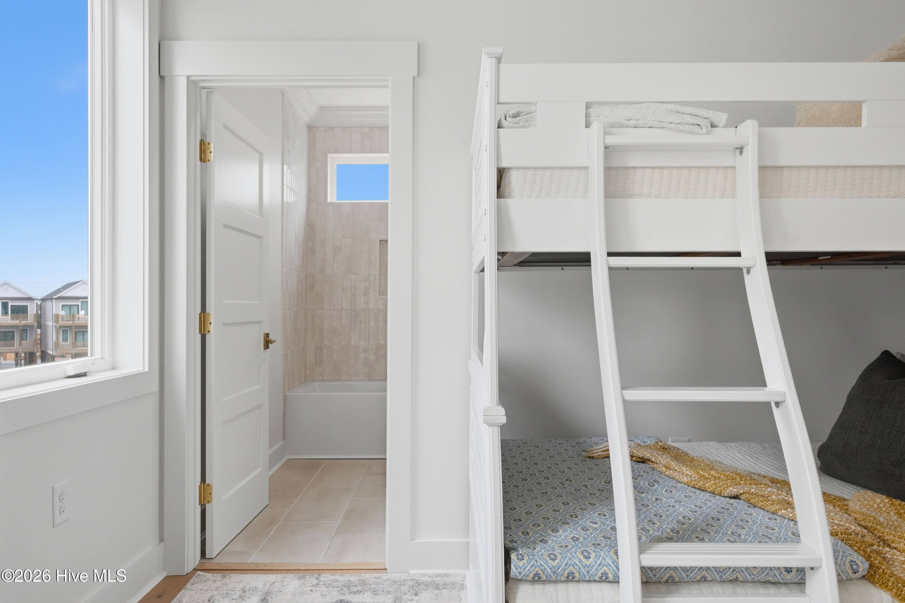 100508019 | Photo 32