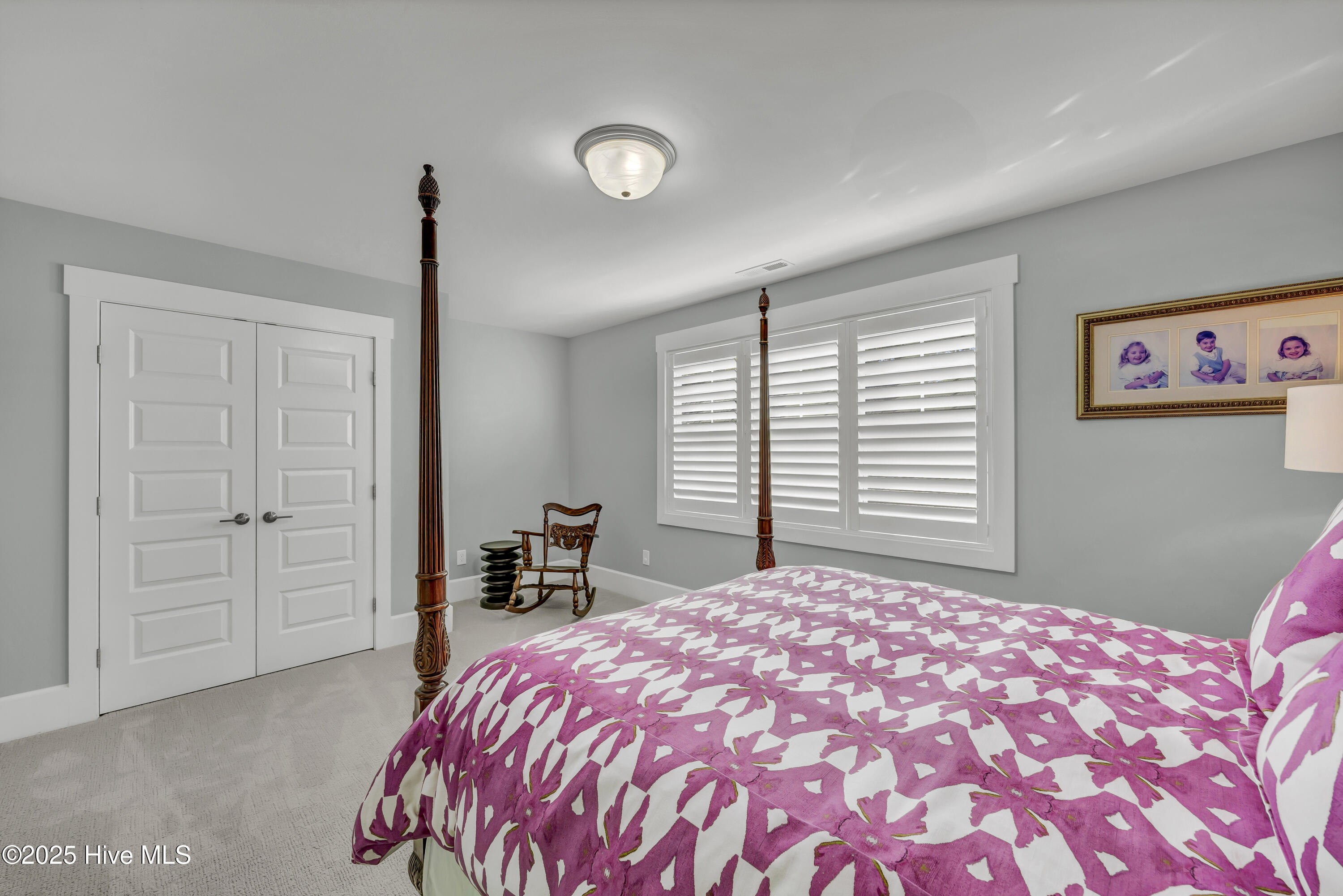 100538273 | Photo 35