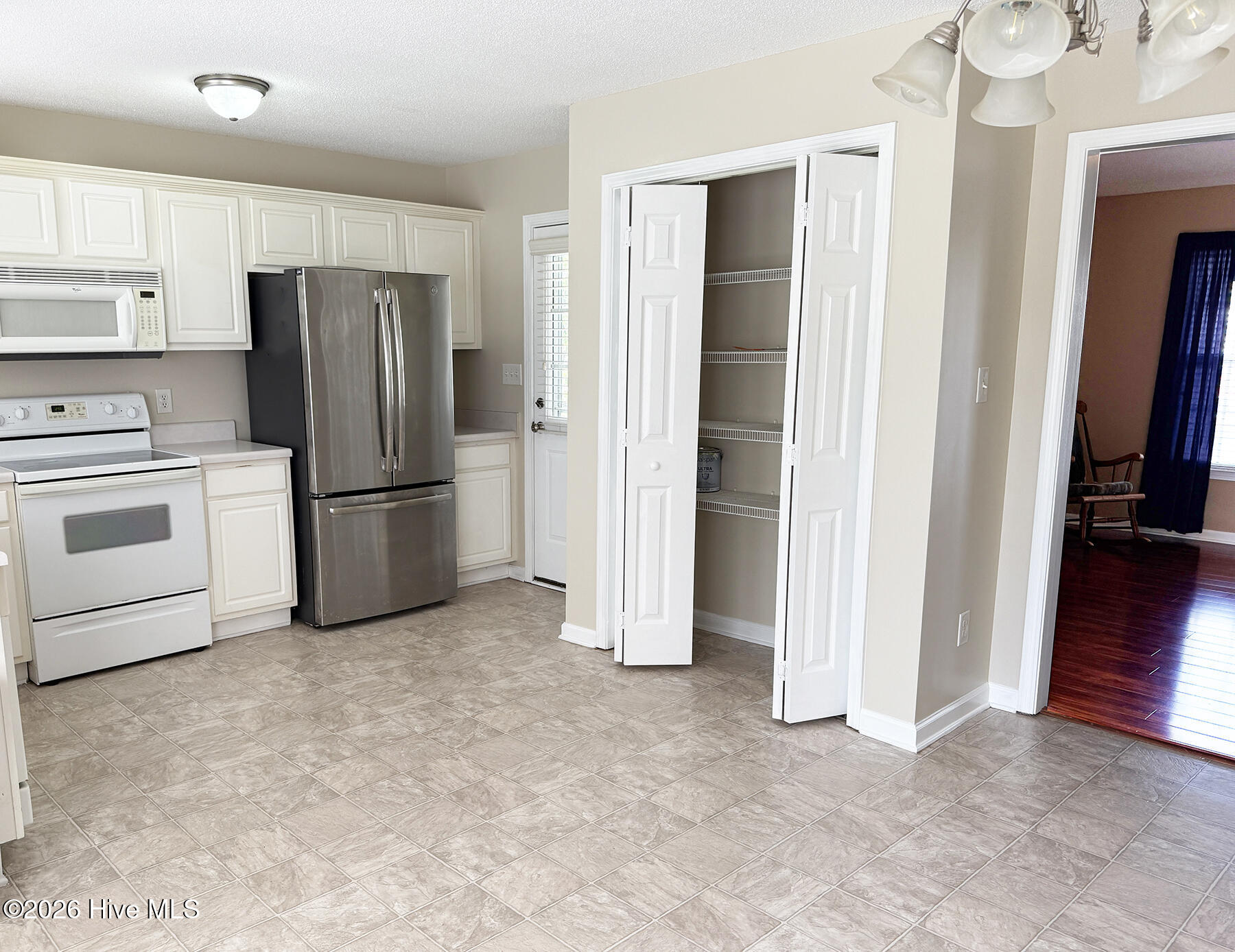 100537357 | Photo 12