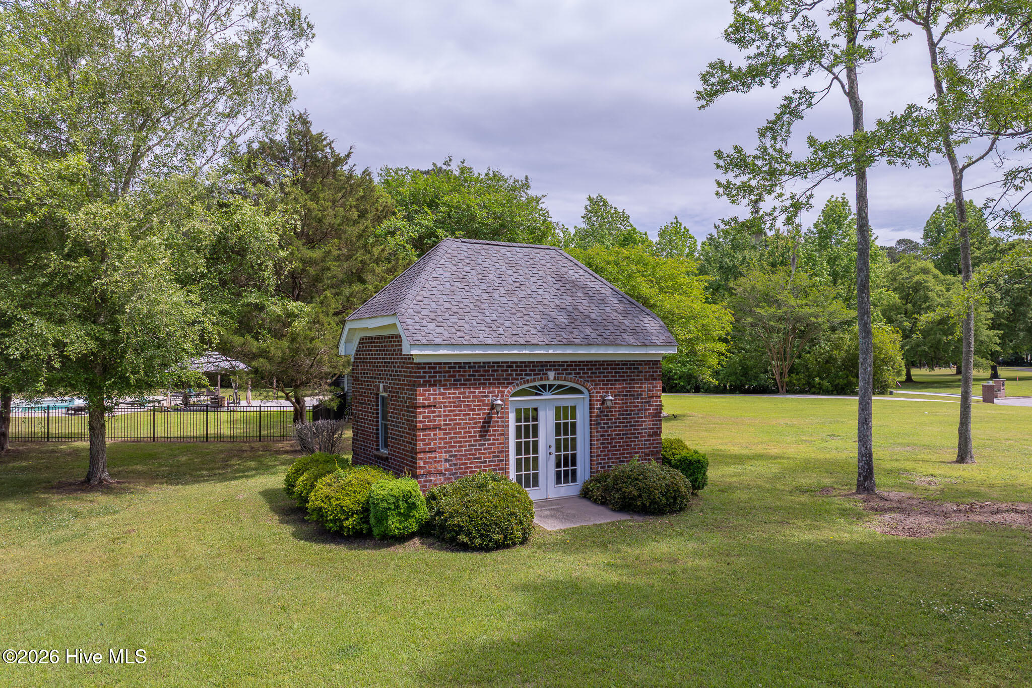 100570266 | Photo 71