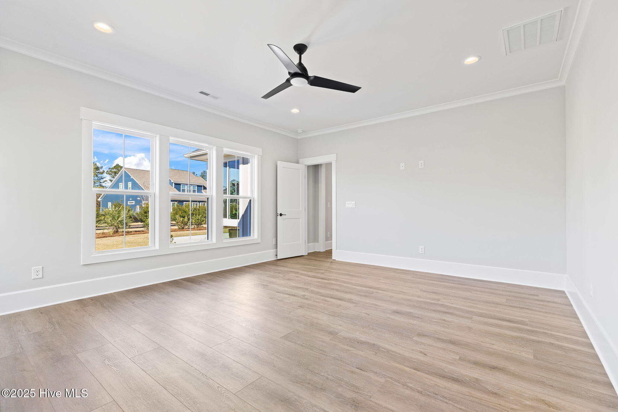 100522532 | Photo 30