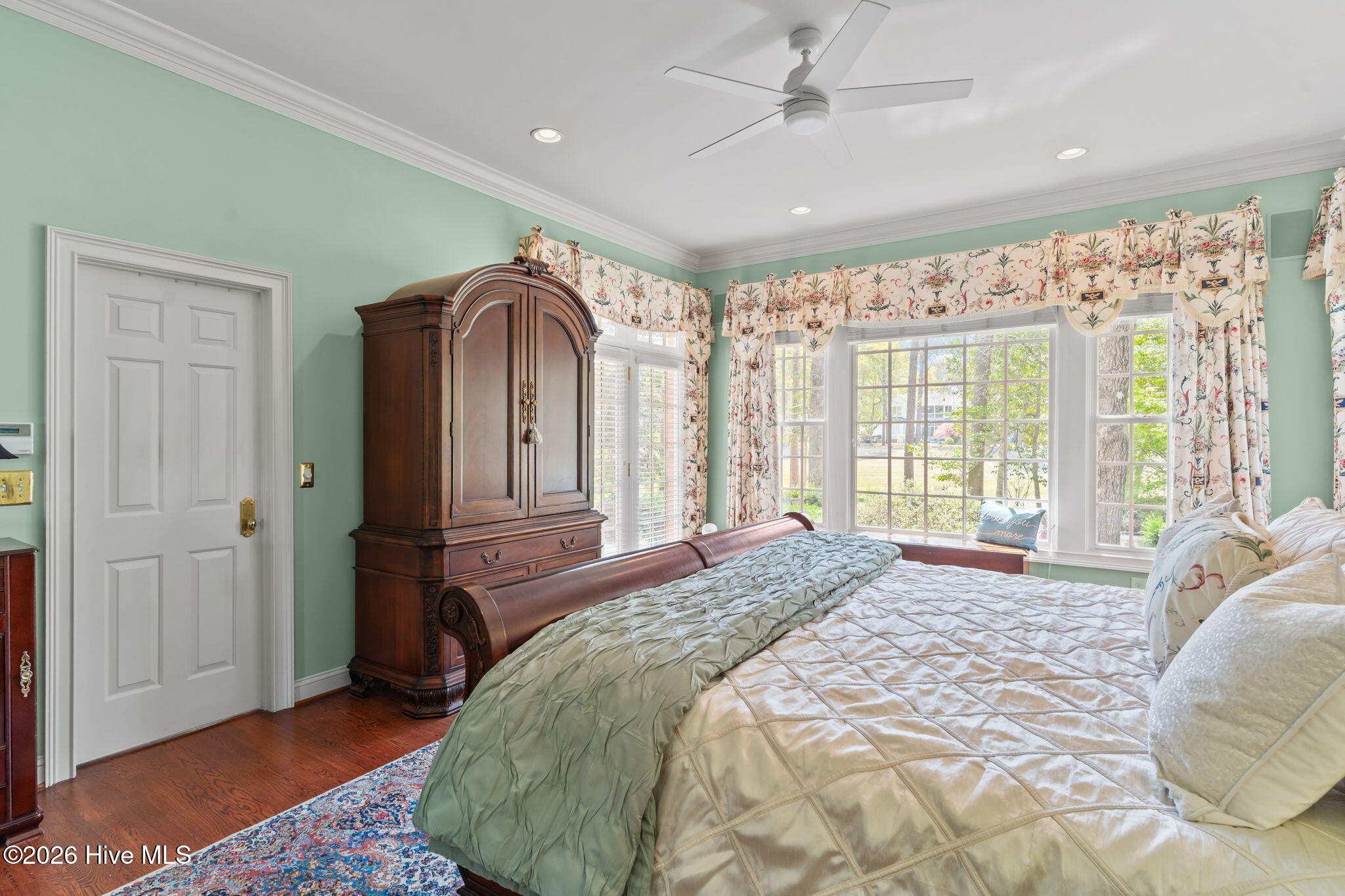 100564418 | Photo 18