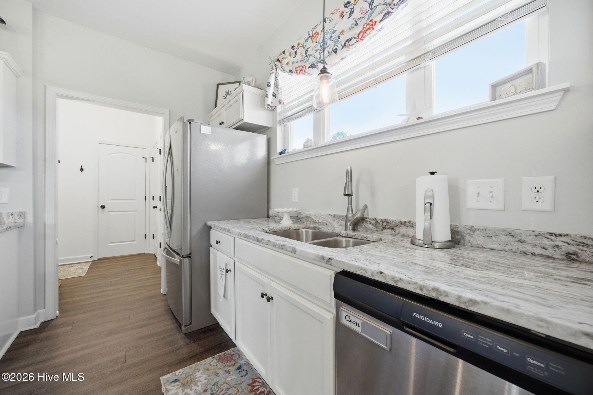 100570576 | Photo 11