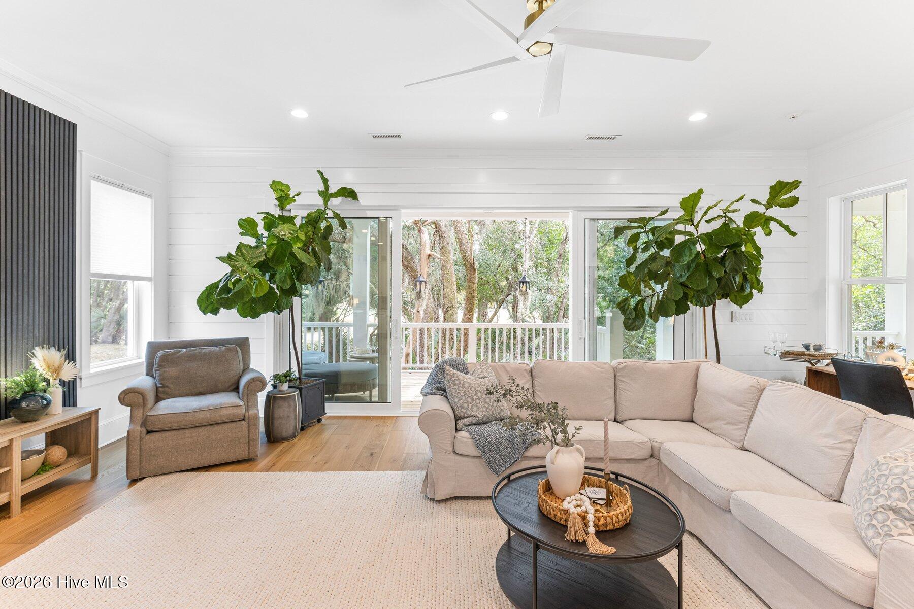 100554015 | Photo 16