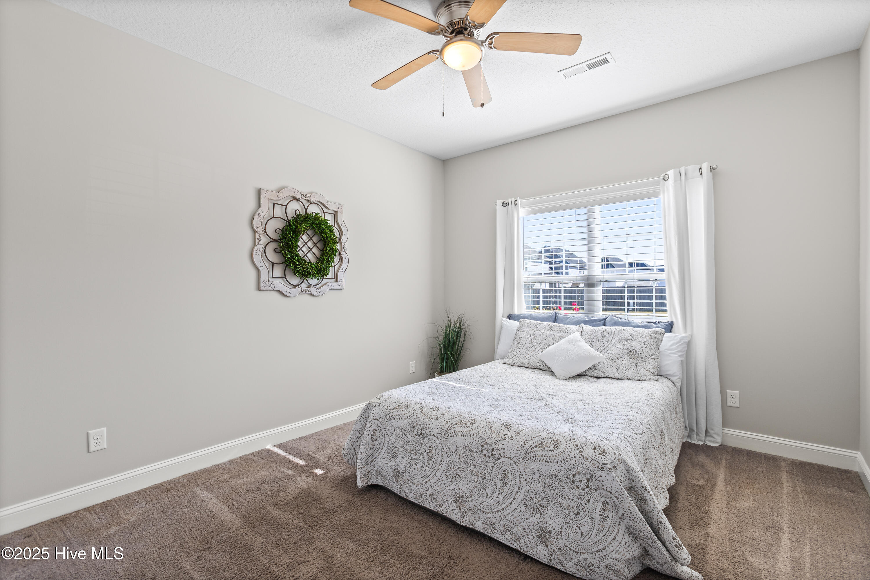 100541822 | Photo 23