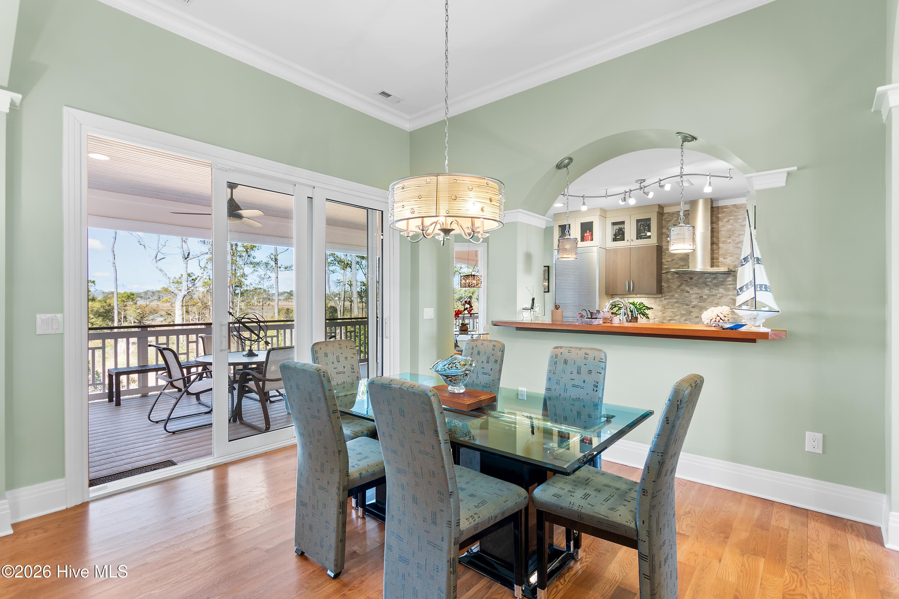 100549658 | Photo 24