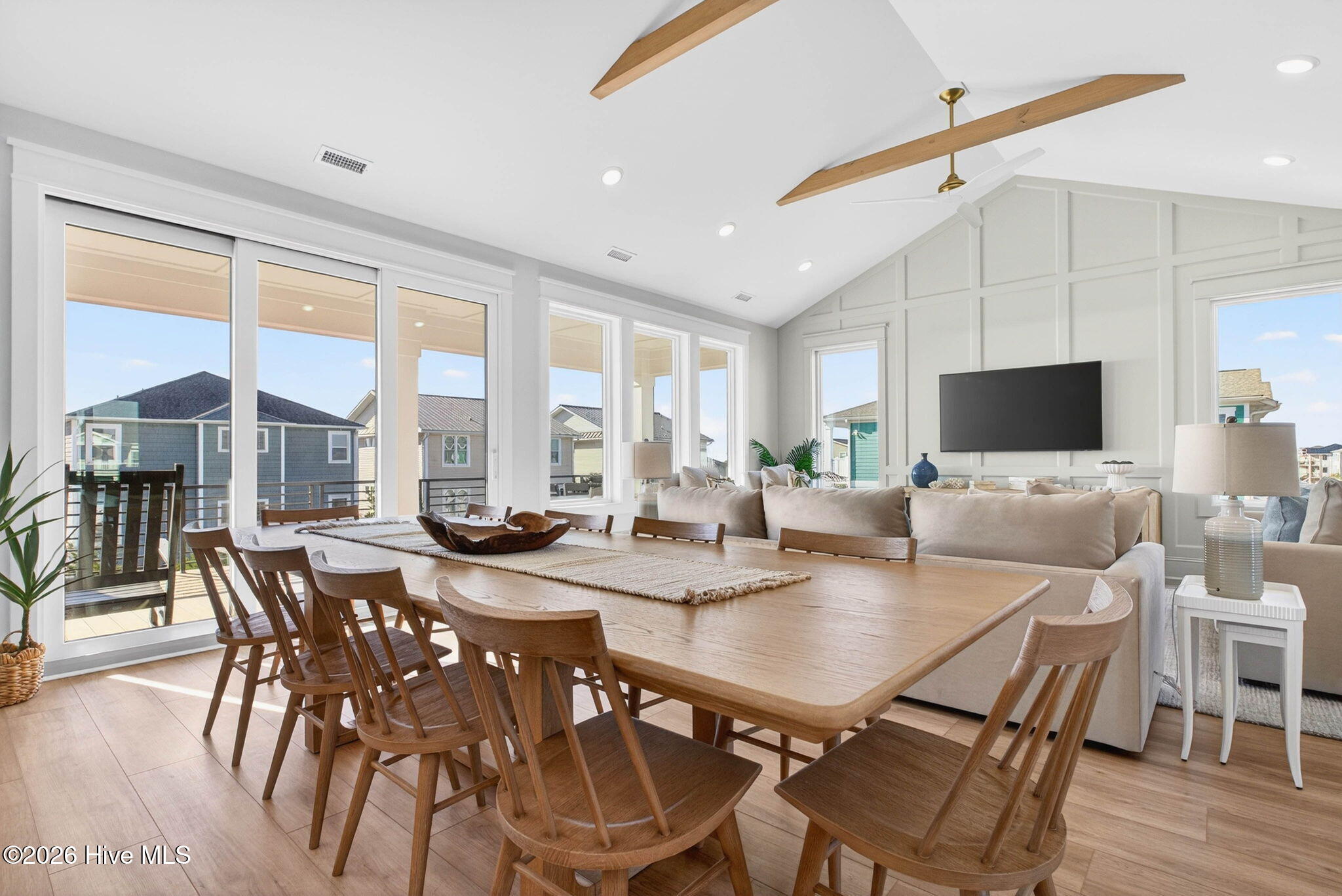 100570262 | Photo 22