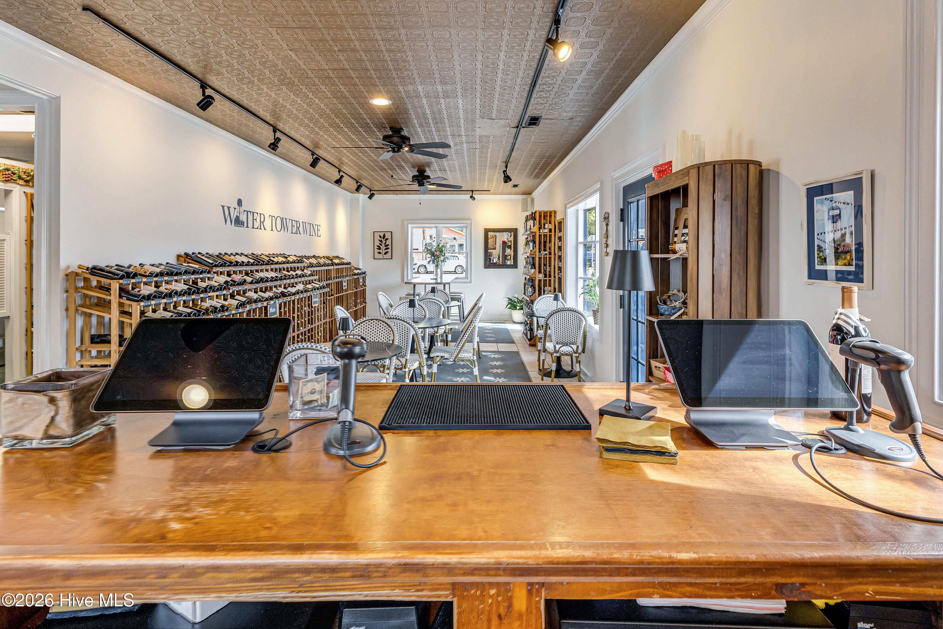 100517348 | Photo 32