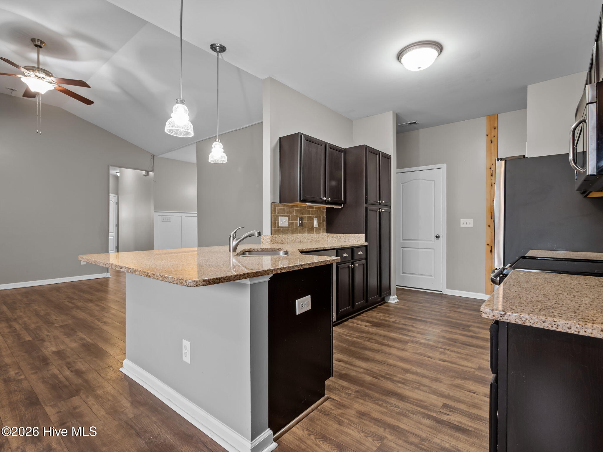 100552892 | Photo 12