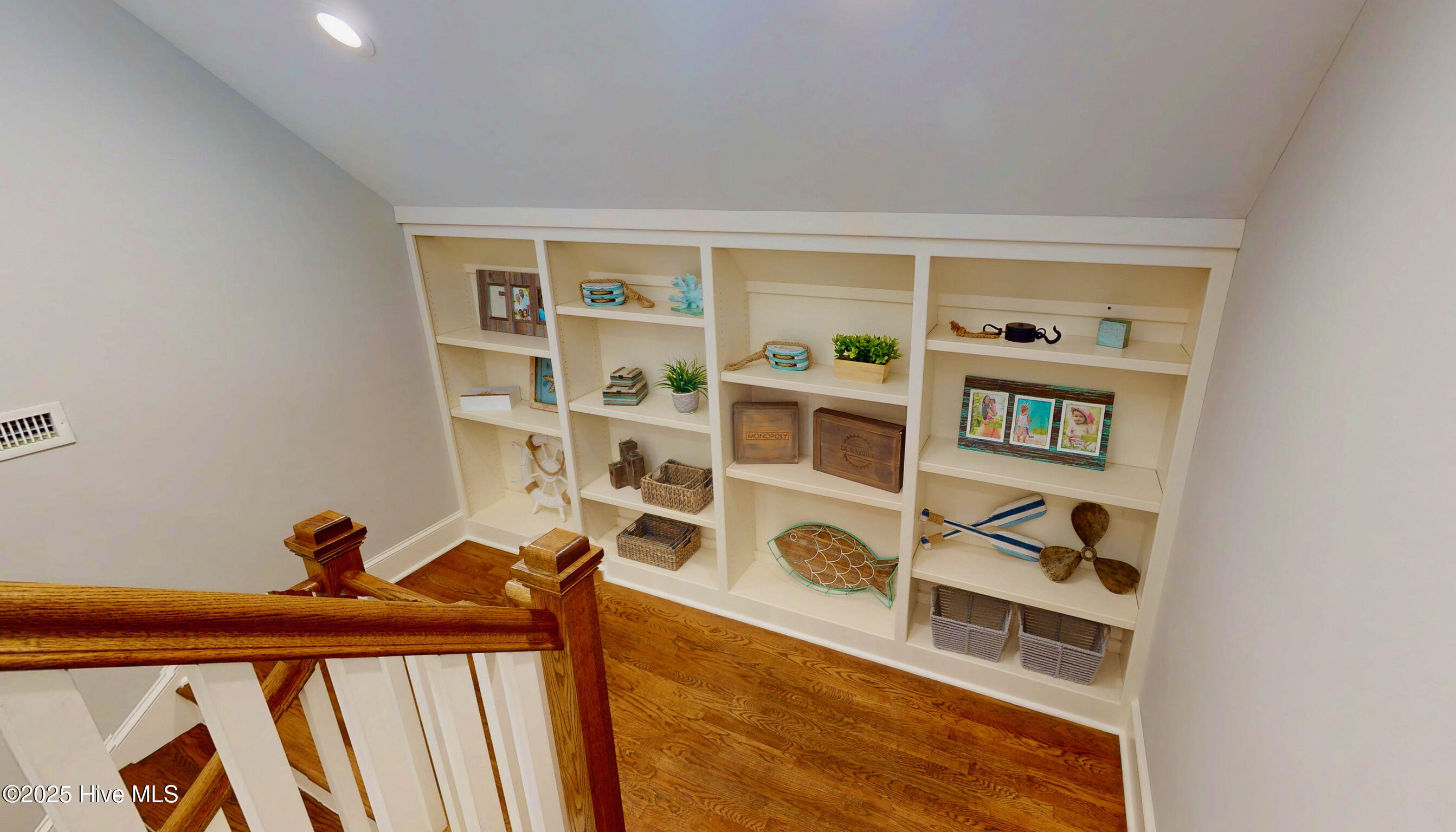 100543231 | Photo 68