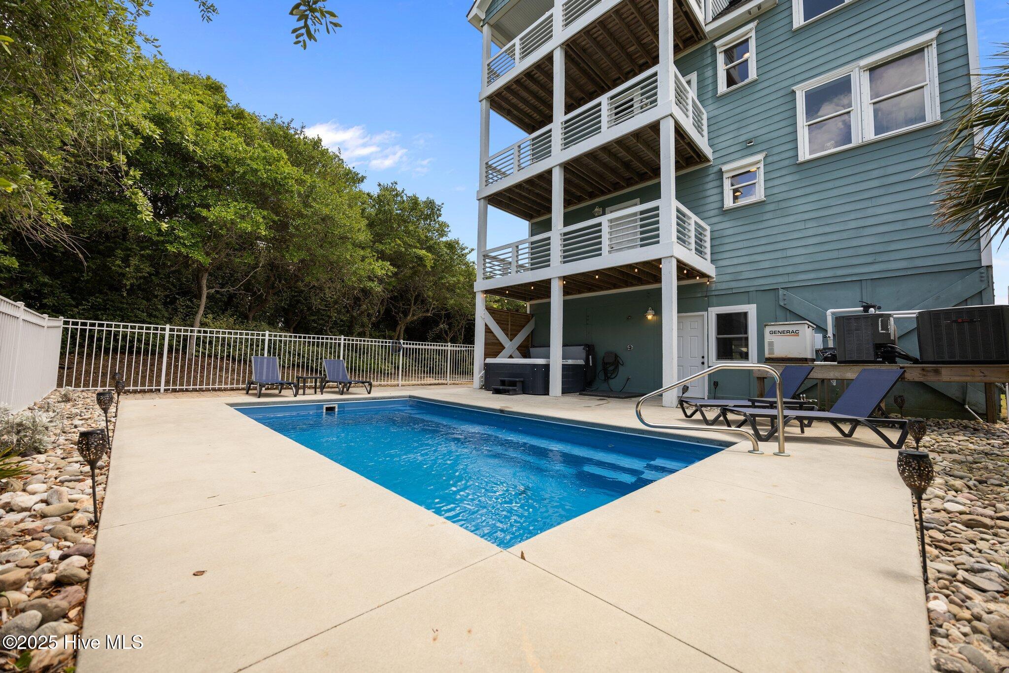 100506414 | Photo 44