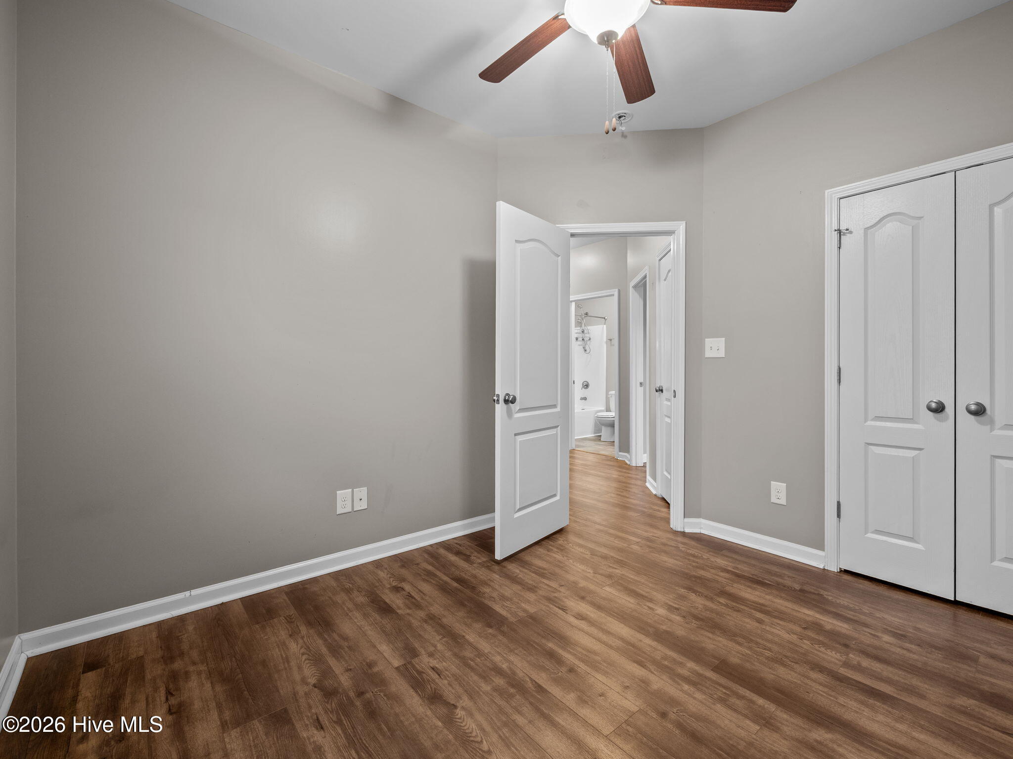 100552892 | Photo 25