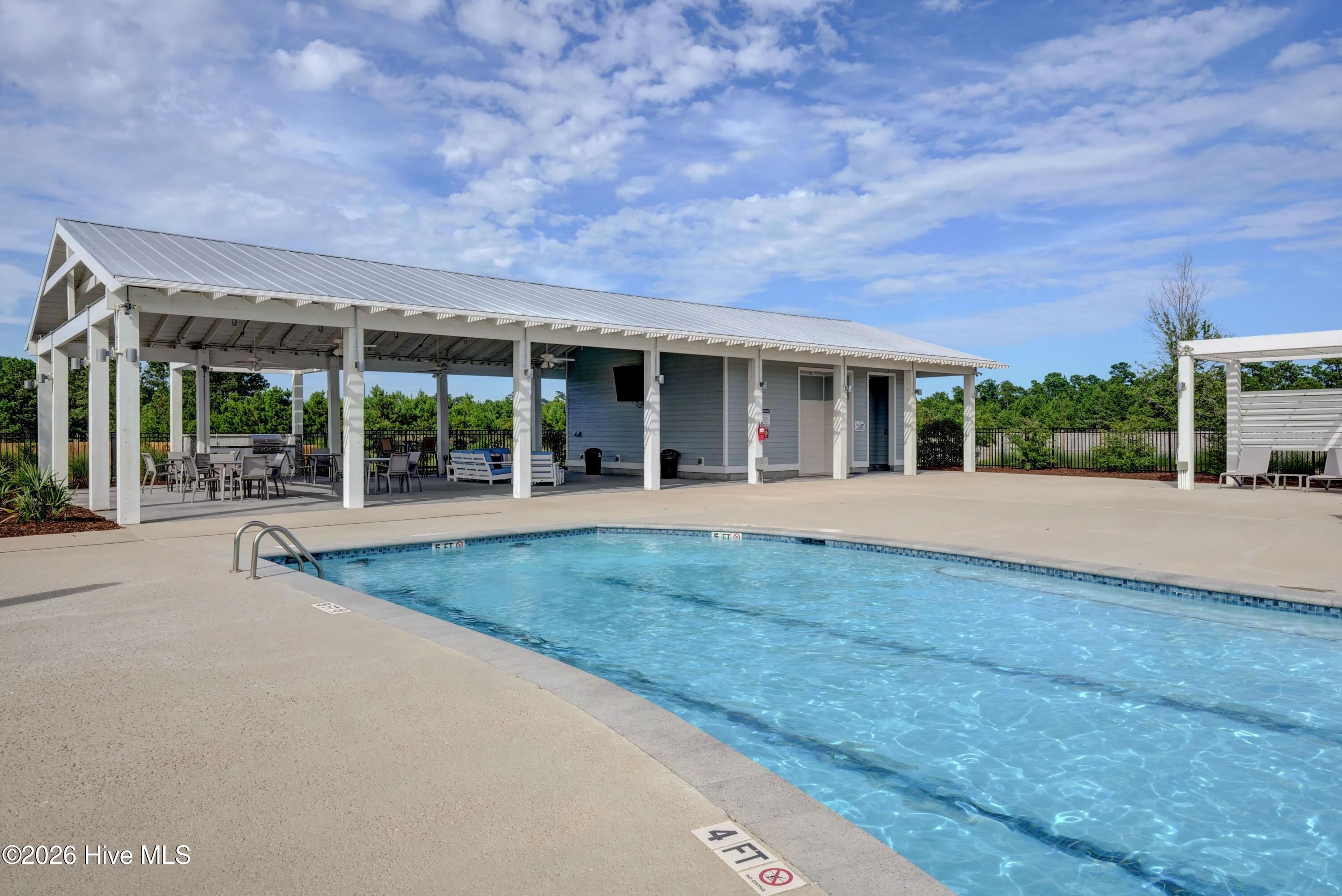 100557019 | Photo 54