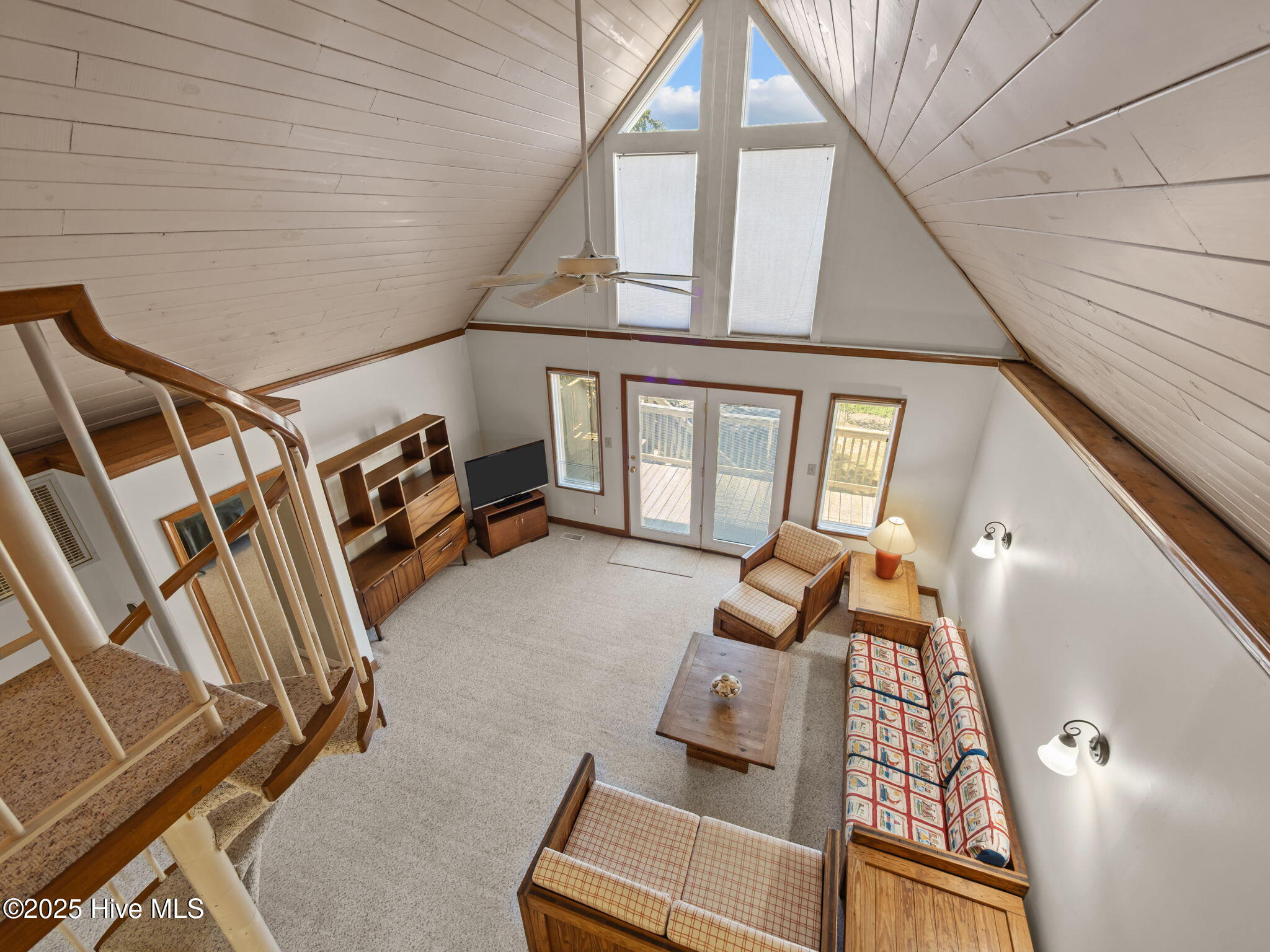 100533073 | Photo 11