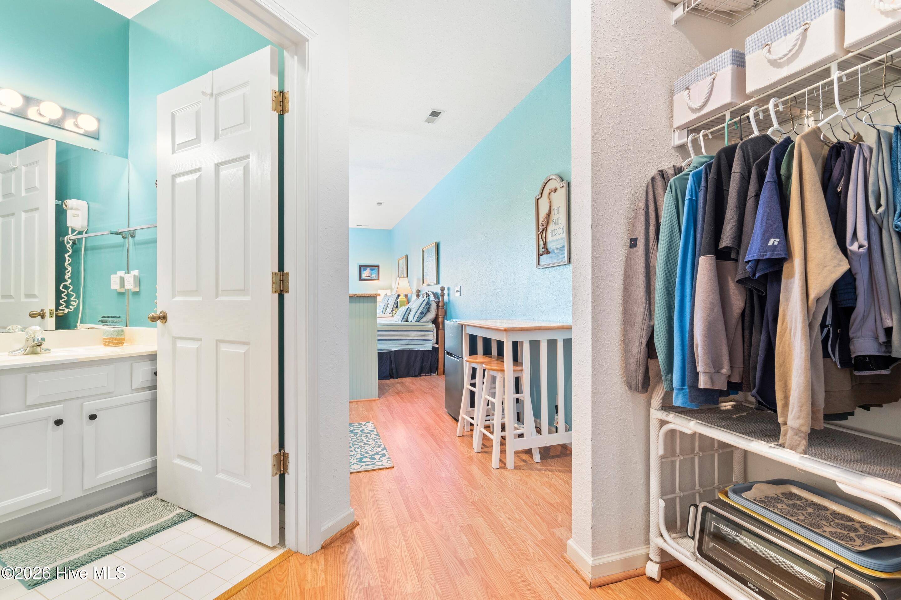 100548486 | Photo 48