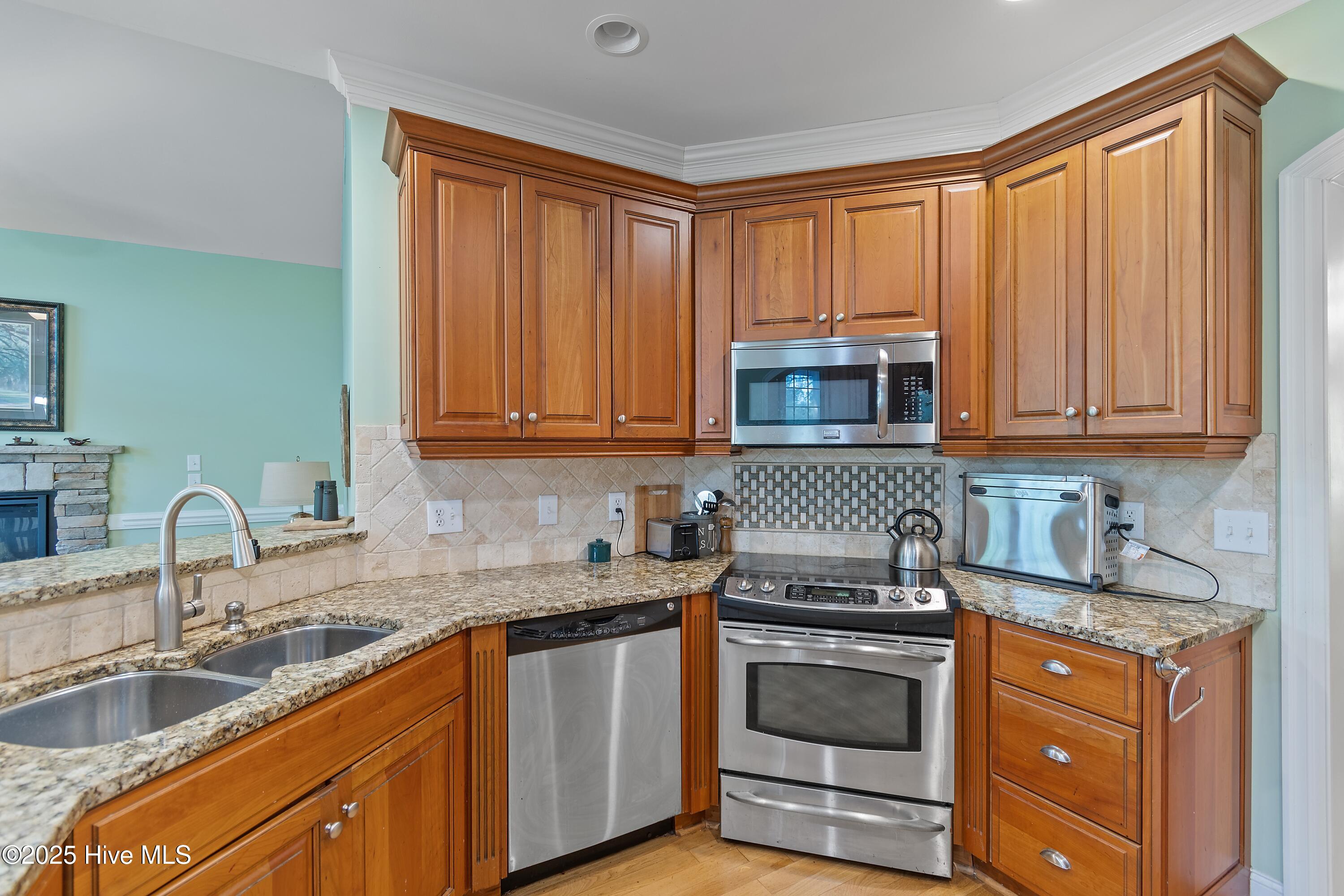 100528627 | Photo 14