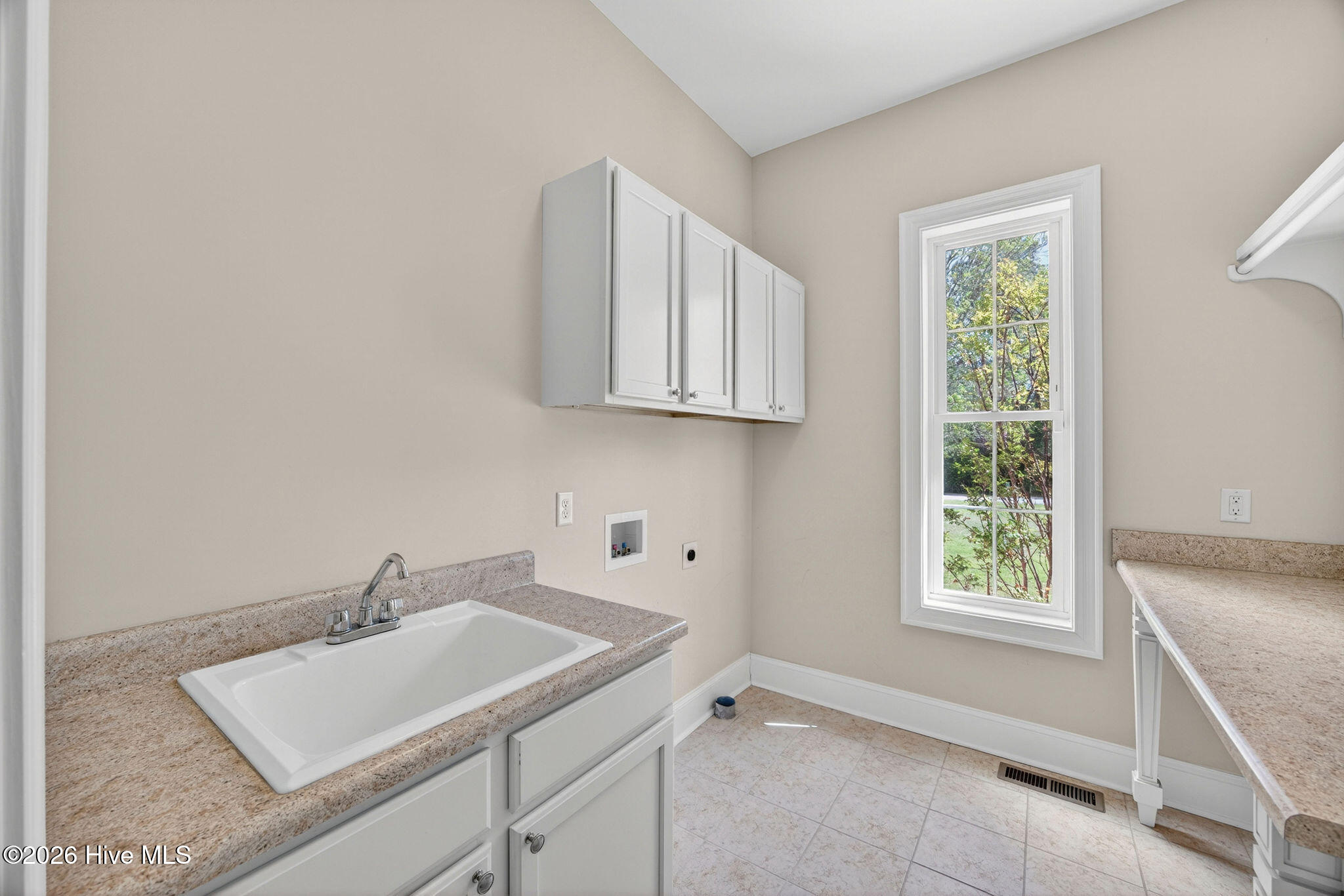 100566414 | Photo 48