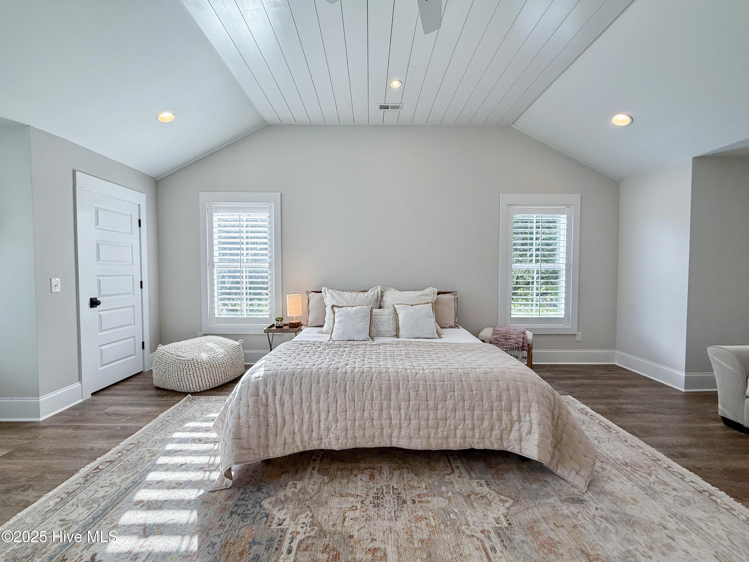 100556308 | Photo 75