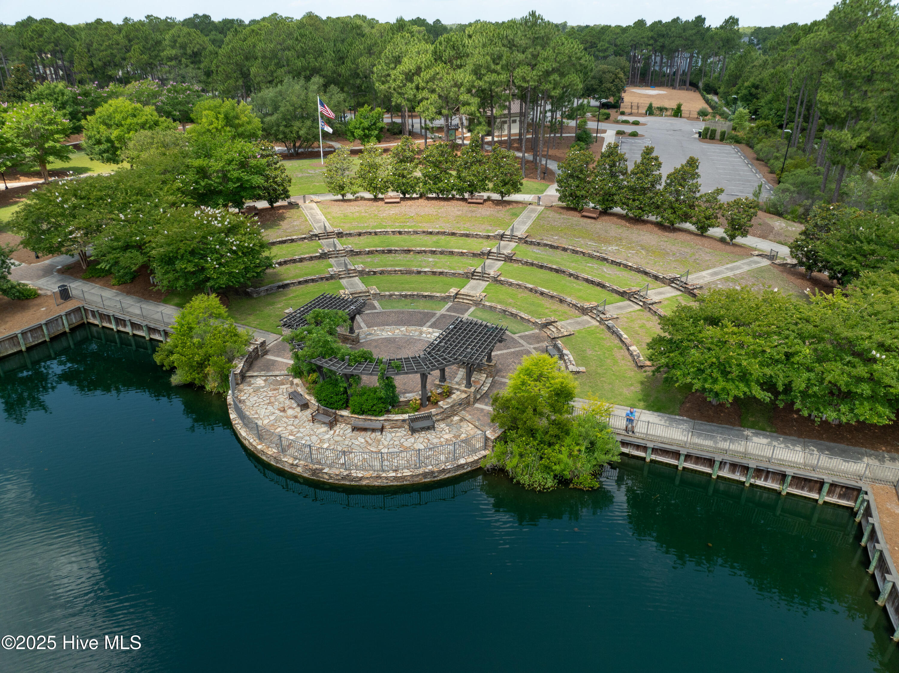 100543771 | Photo 78