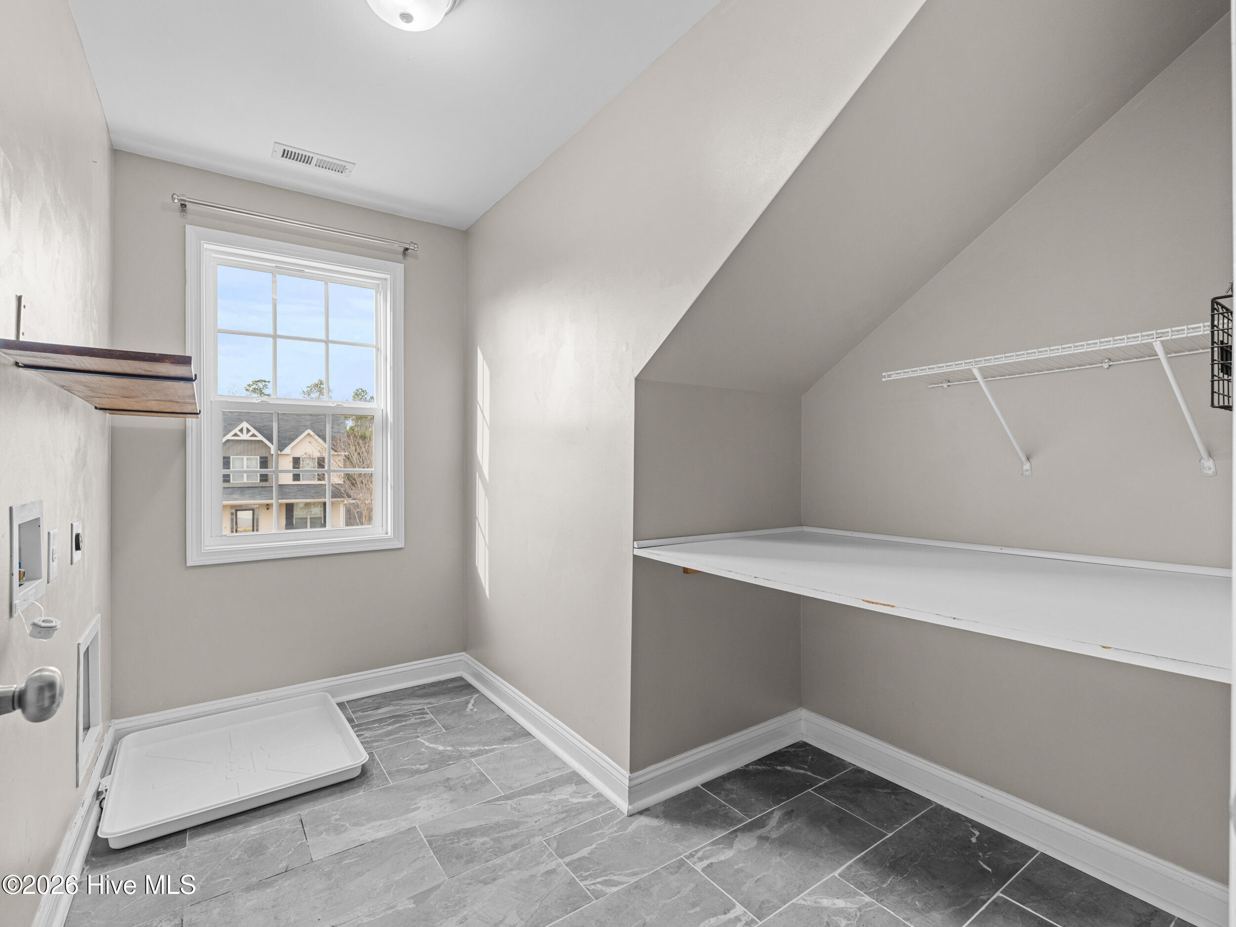 100547442 | Photo 41